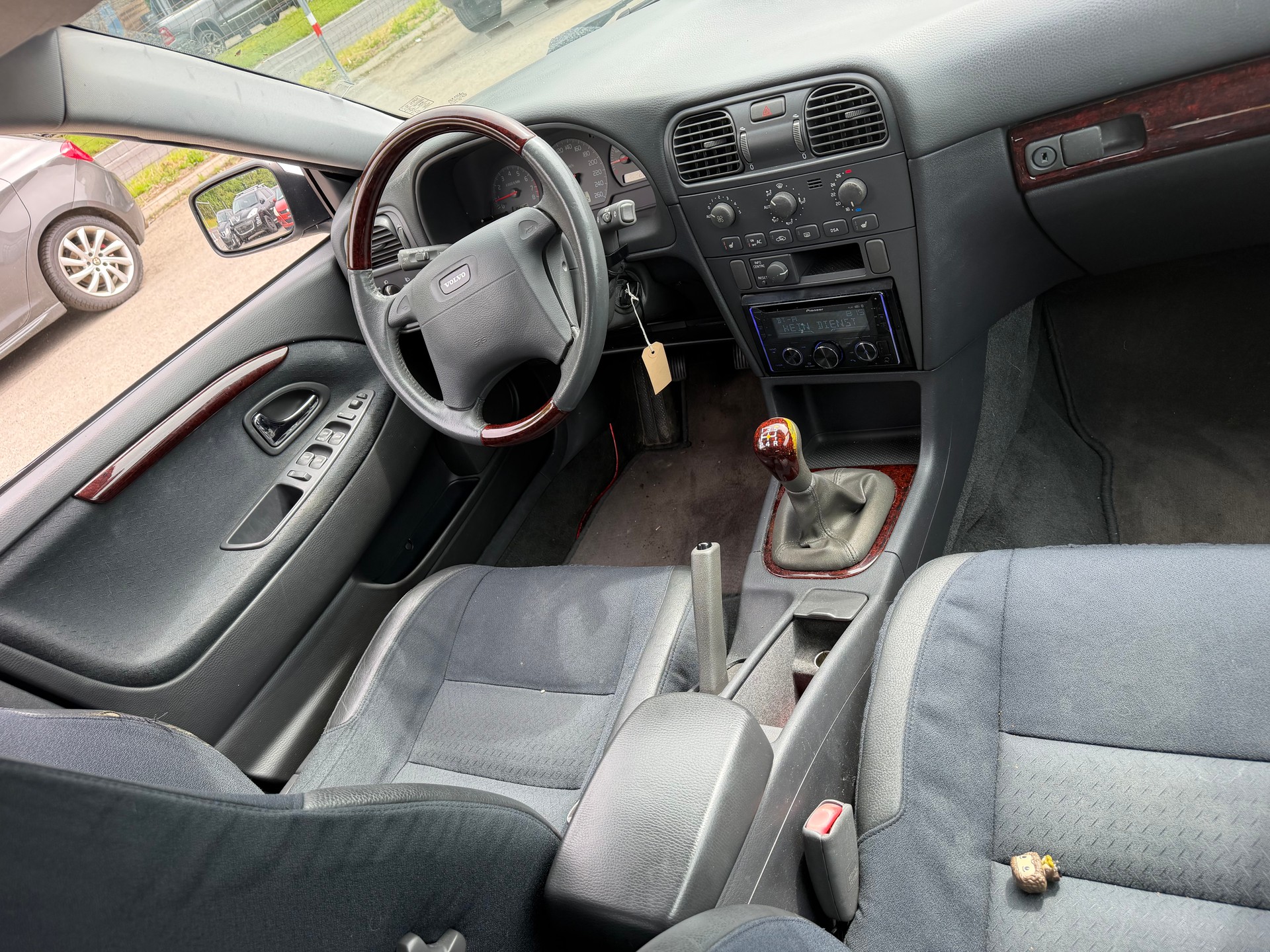 VOLVO V40 2.0T Special/Dynamic Edition-image-2