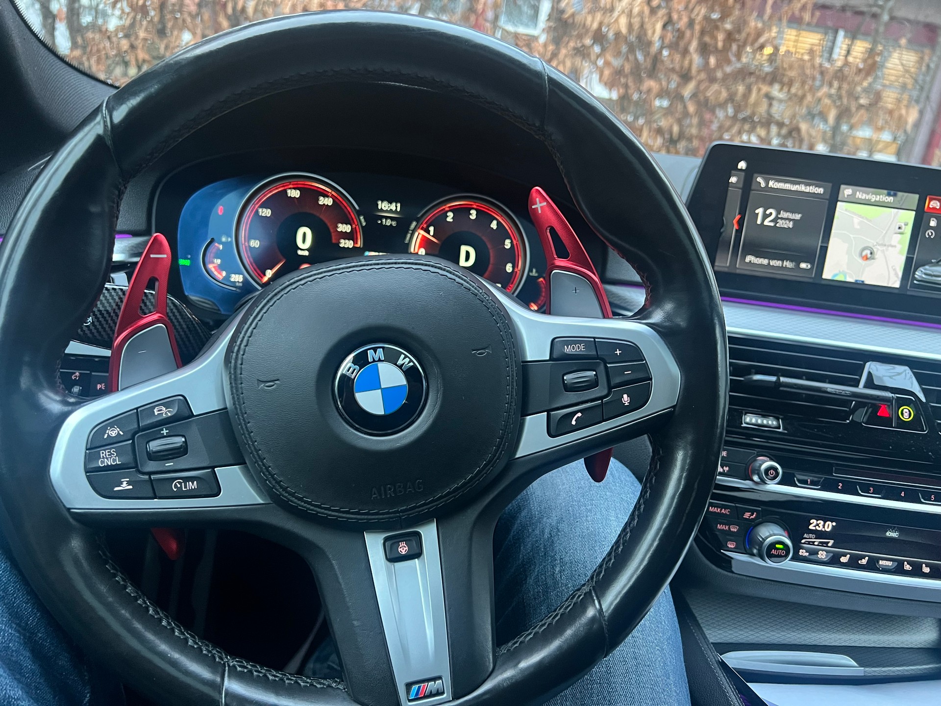 BMW M550i xDrive SAG-image-2