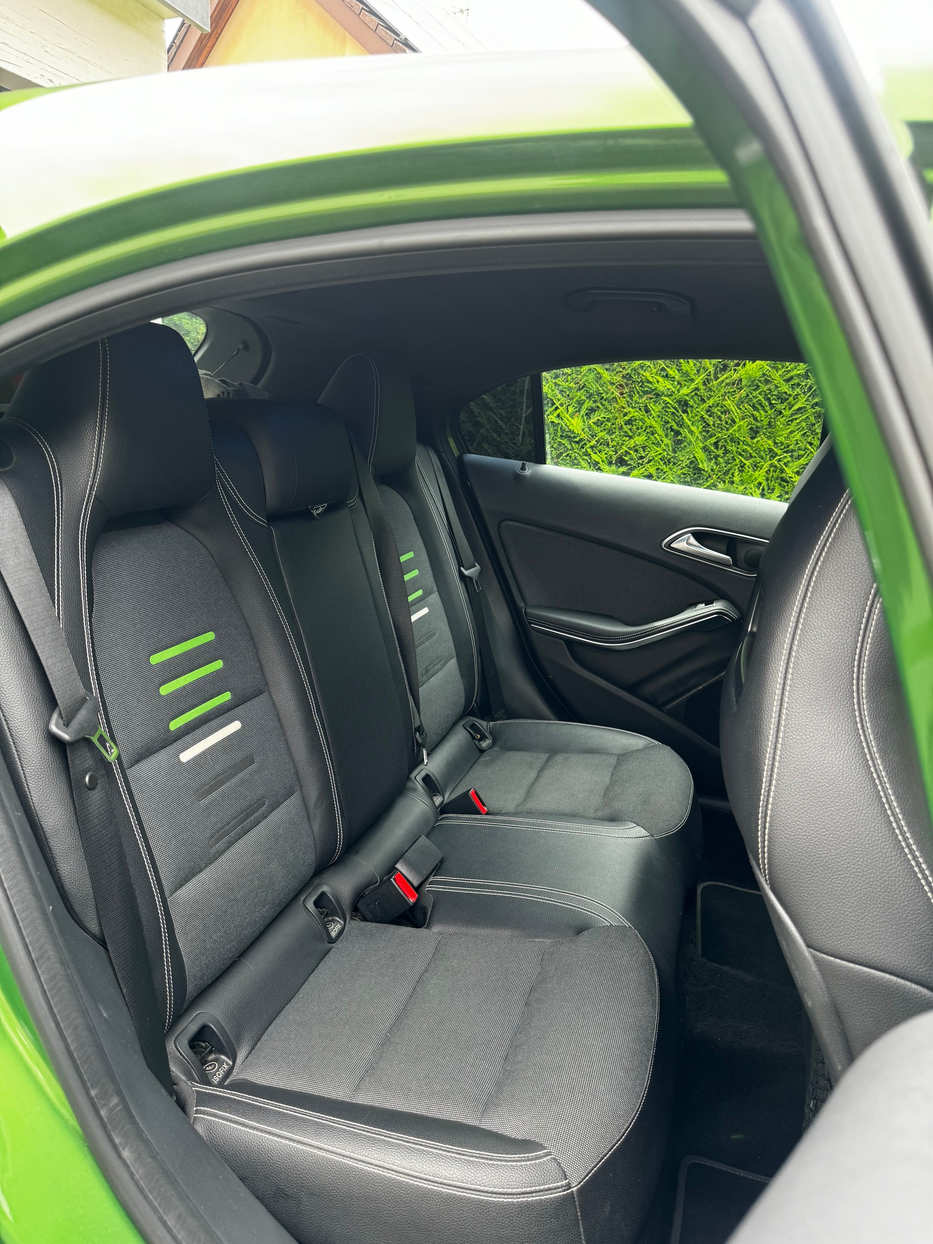 MERCEDES-BENZ A 180-image-8
