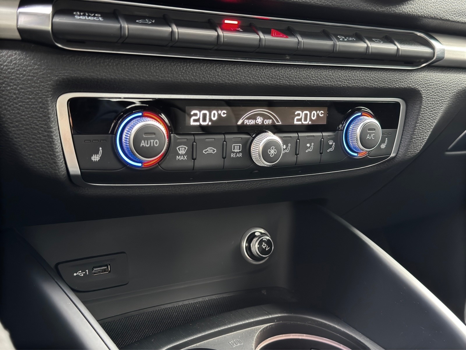 AUDI A3 Sportback 40 TFSI e-tron Sport S-tronic-image-17