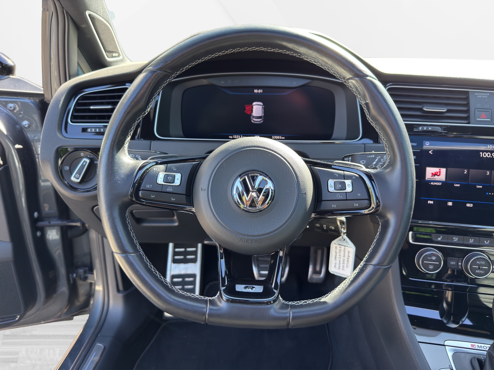 VW Golf VII Variant 2.0 TSI R 310 DSG 4motion-image-11