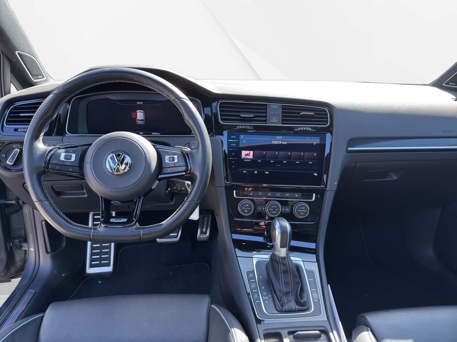 VW Golf VII Variant 2.0 TSI R 310 DSG 4motion-image-10