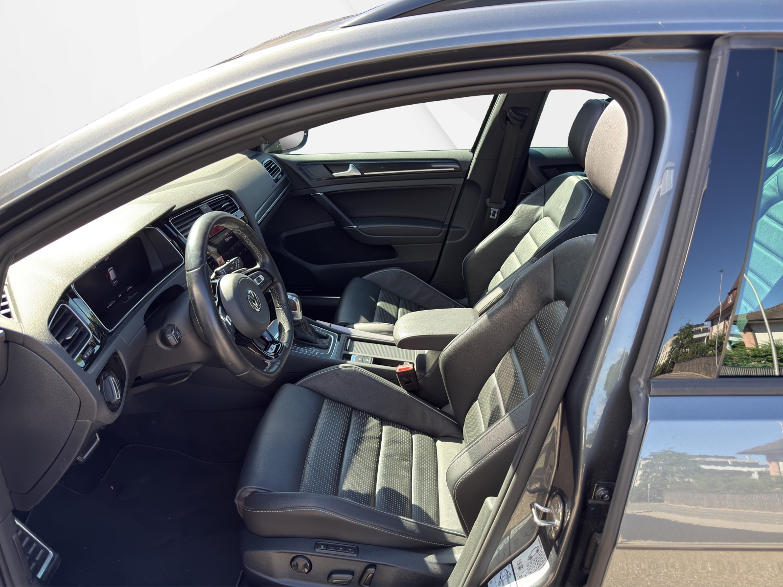 VW Golf VII Variant 2.0 TSI R 310 DSG 4motion-image-9