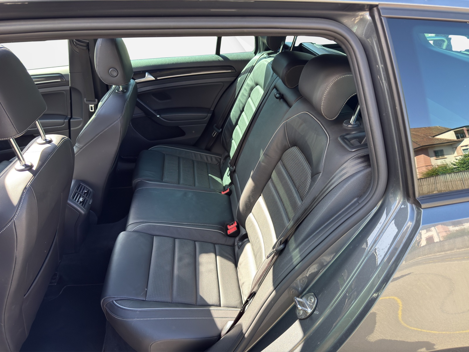 VW Golf VII Variant 2.0 TSI R 310 DSG 4motion-image-13
