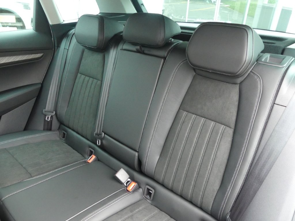 SKODA Karoq 2.0 TDI CR Dynamic 4x4 DSG-image-11
