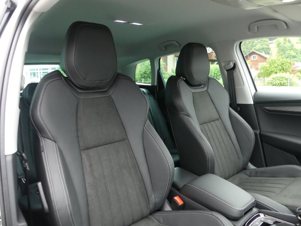 SKODA Karoq 2.0 TDI CR Dynamic 4x4 DSG-image-10