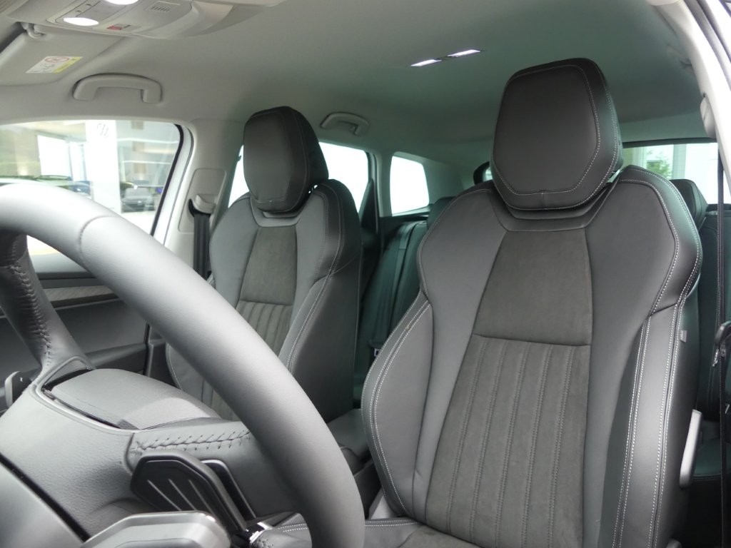 SKODA Karoq 2.0 TDI CR Dynamic 4x4 DSG-image-9