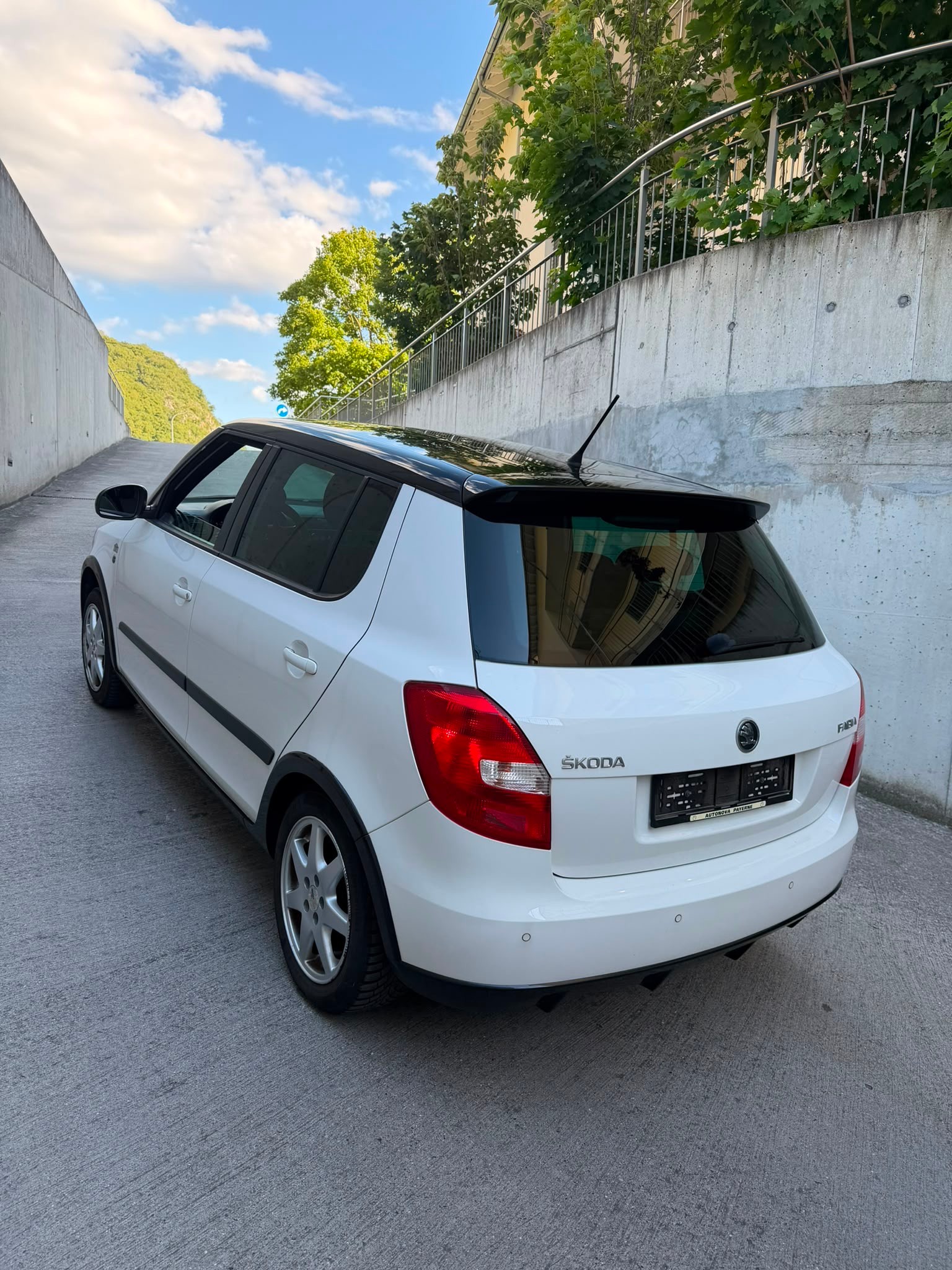 SKODA Fabia 1.2 TSI Monte Carlo-image-3