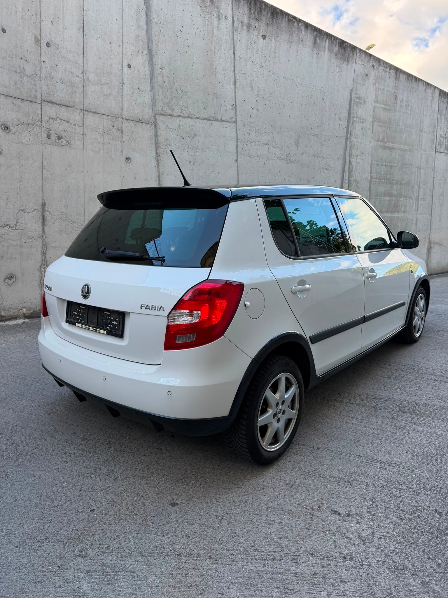 SKODA Fabia 1.2 TSI Monte Carlo-image-2