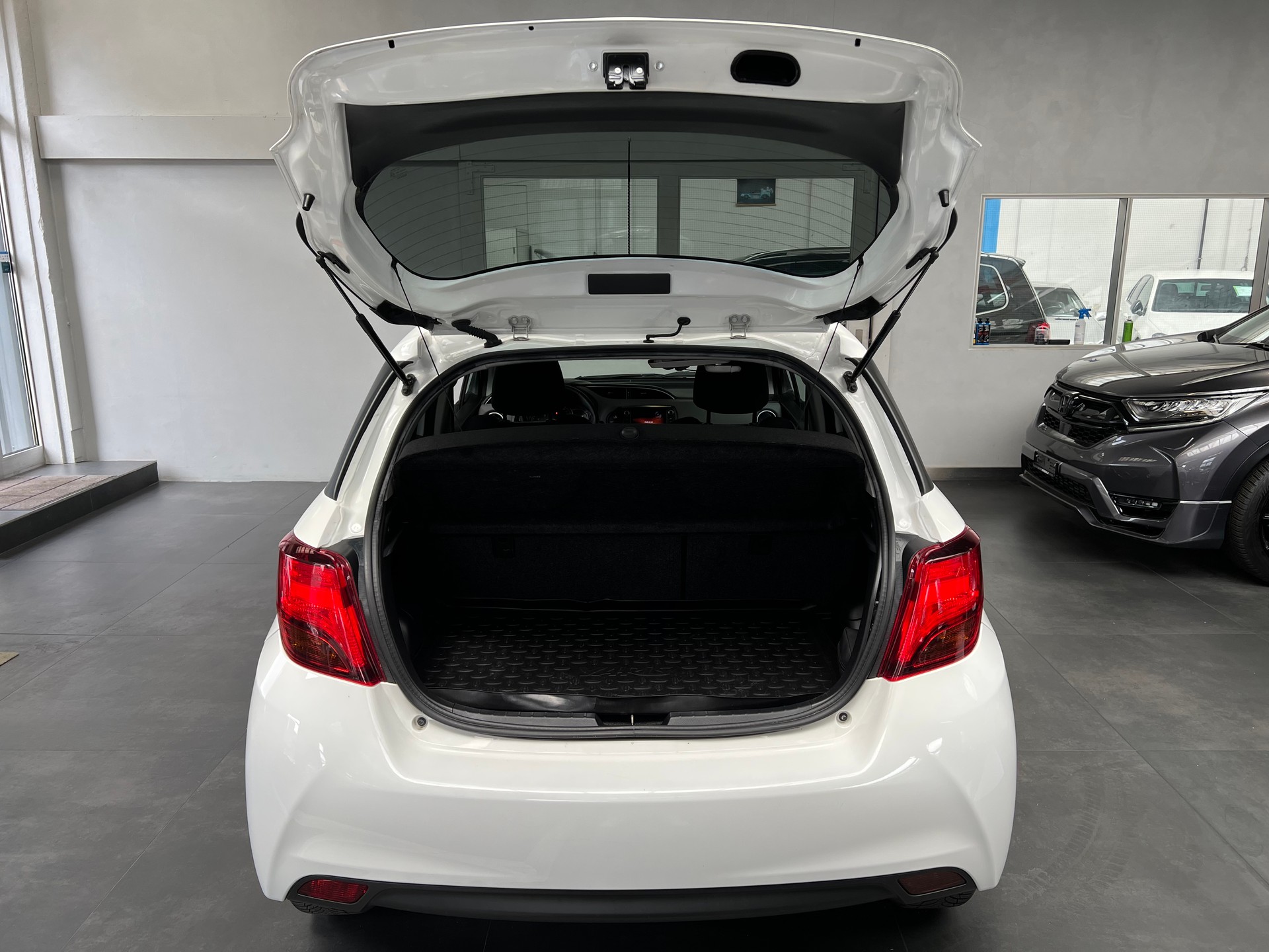 TOYOTA Yaris 1.33 Trend-image-10