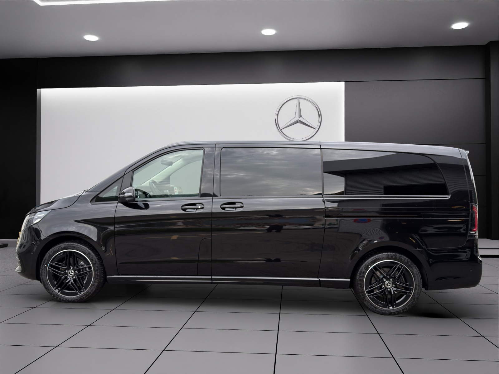 MERCEDES-BENZ V 300 d AVANTGARDE 3430mm E 4x4-image-2