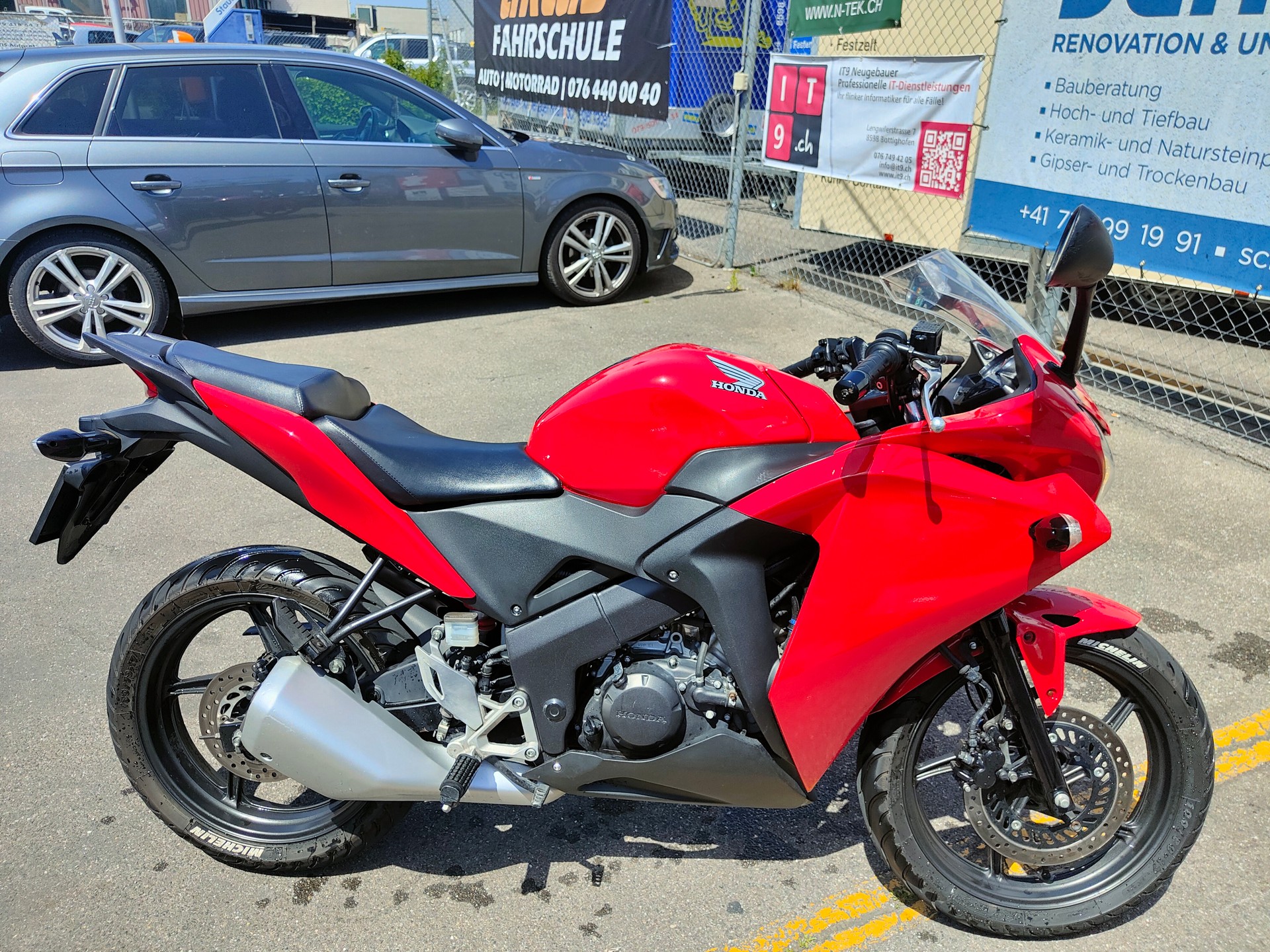 HONDA CBR 125 R-image-1