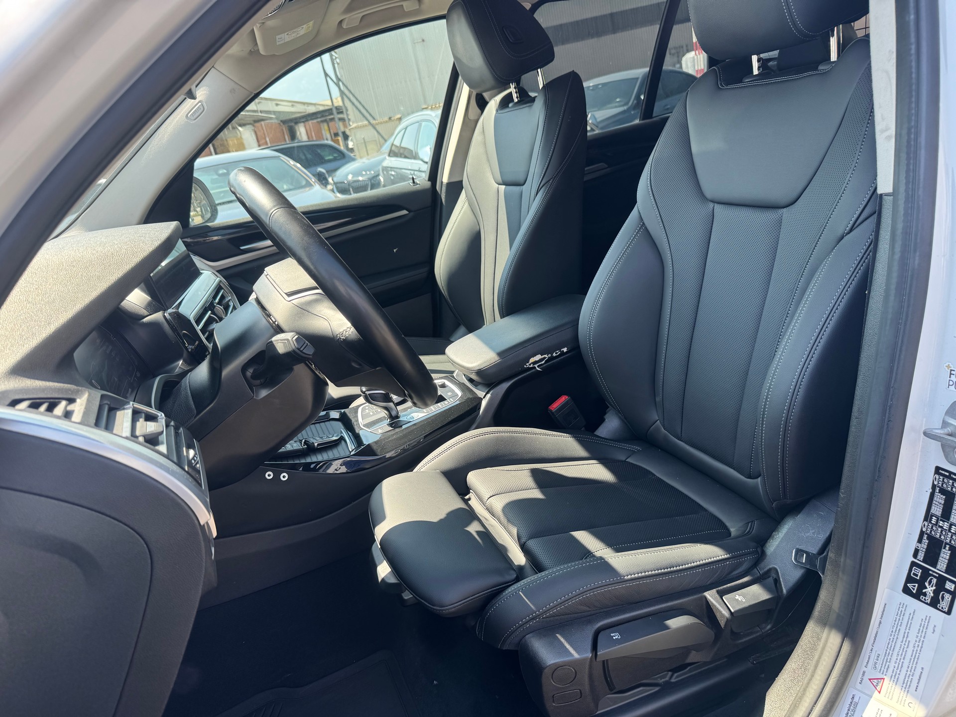 BMW X3 xDrive 30i Individual Steptronic-image-12
