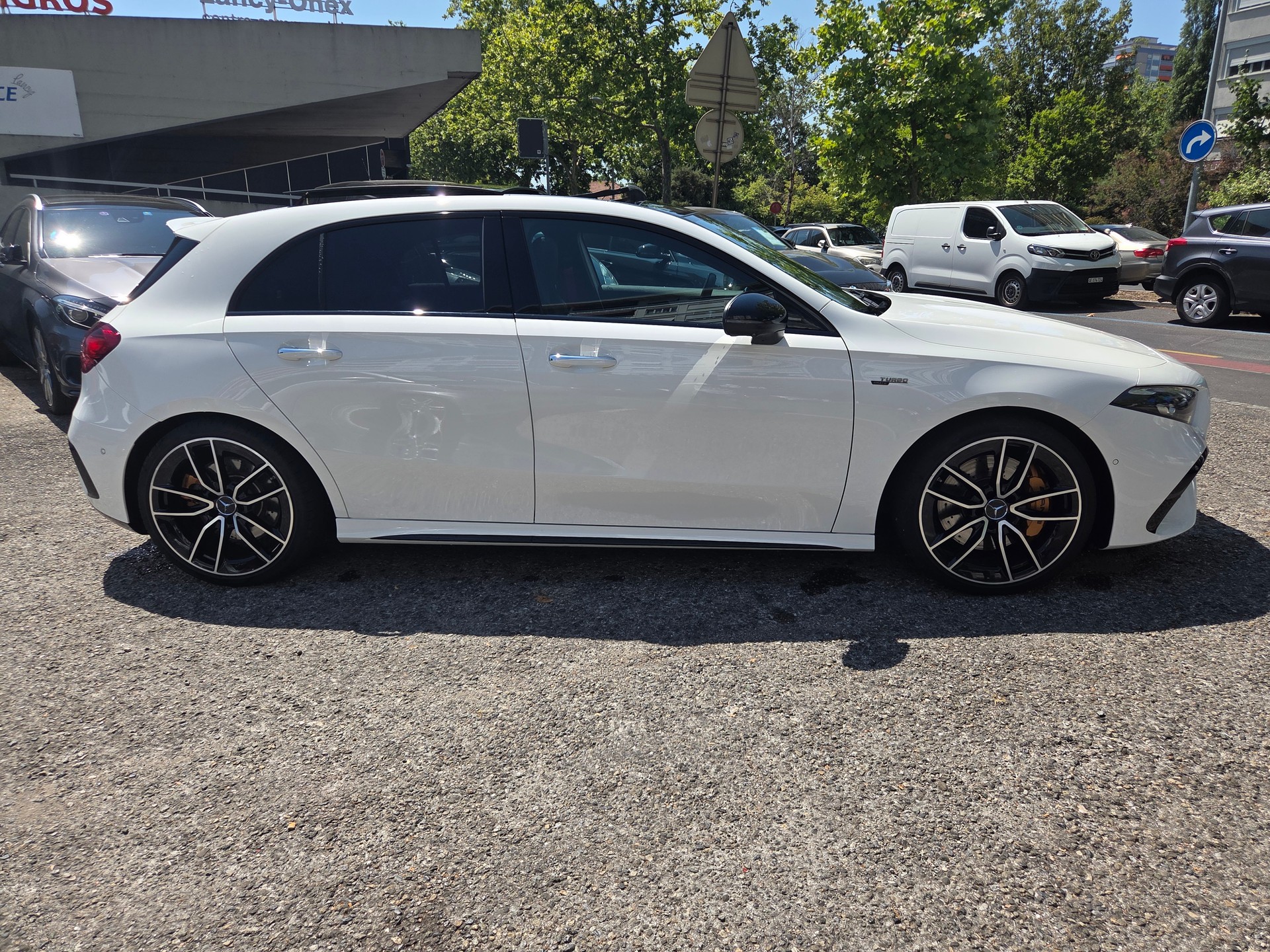 MERCEDES-BENZ A AMG 35 4Matic 8G-DCT-image-6