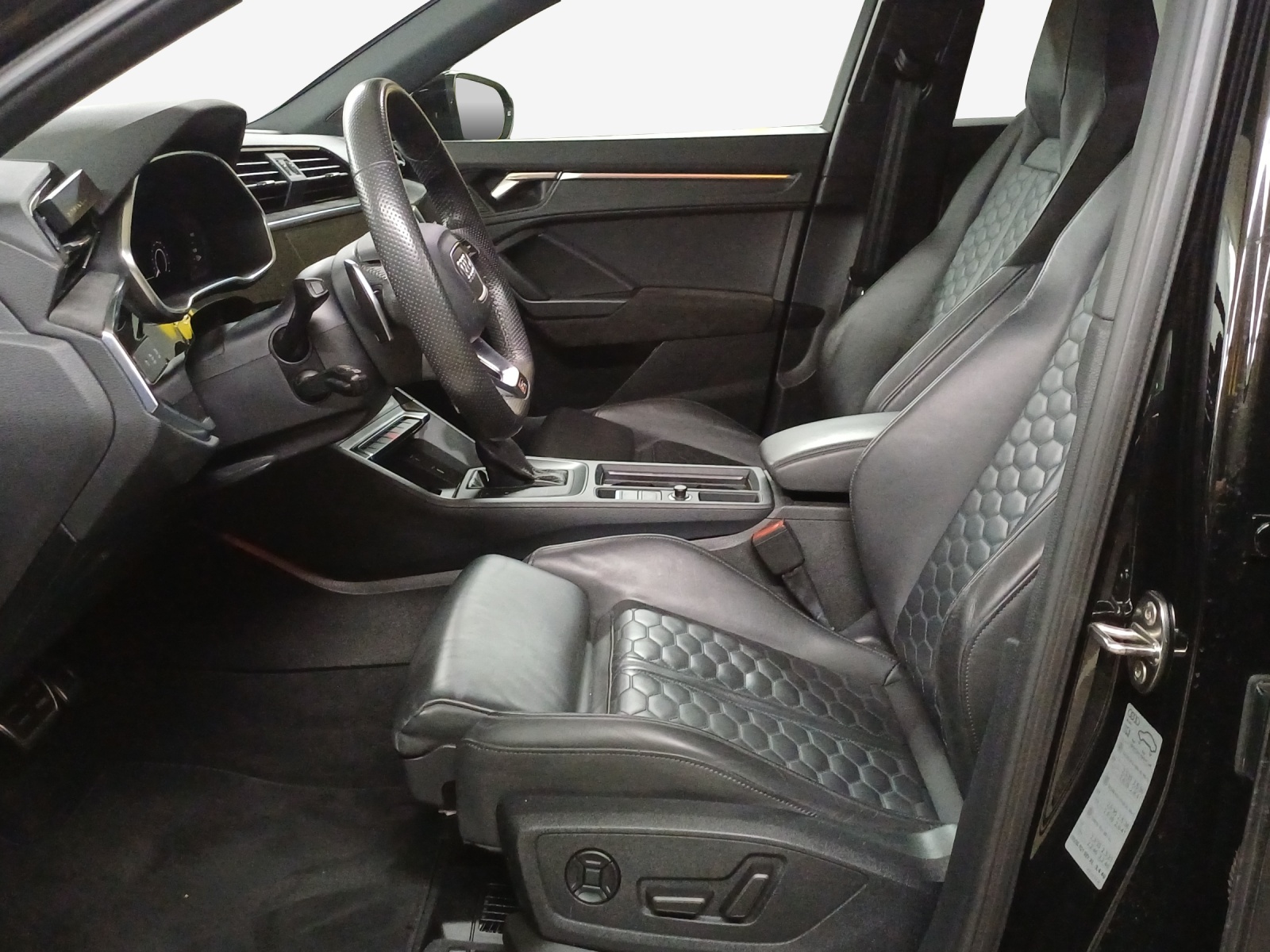 AUDI RS Q3 Sportback quattro S tronic-image-7