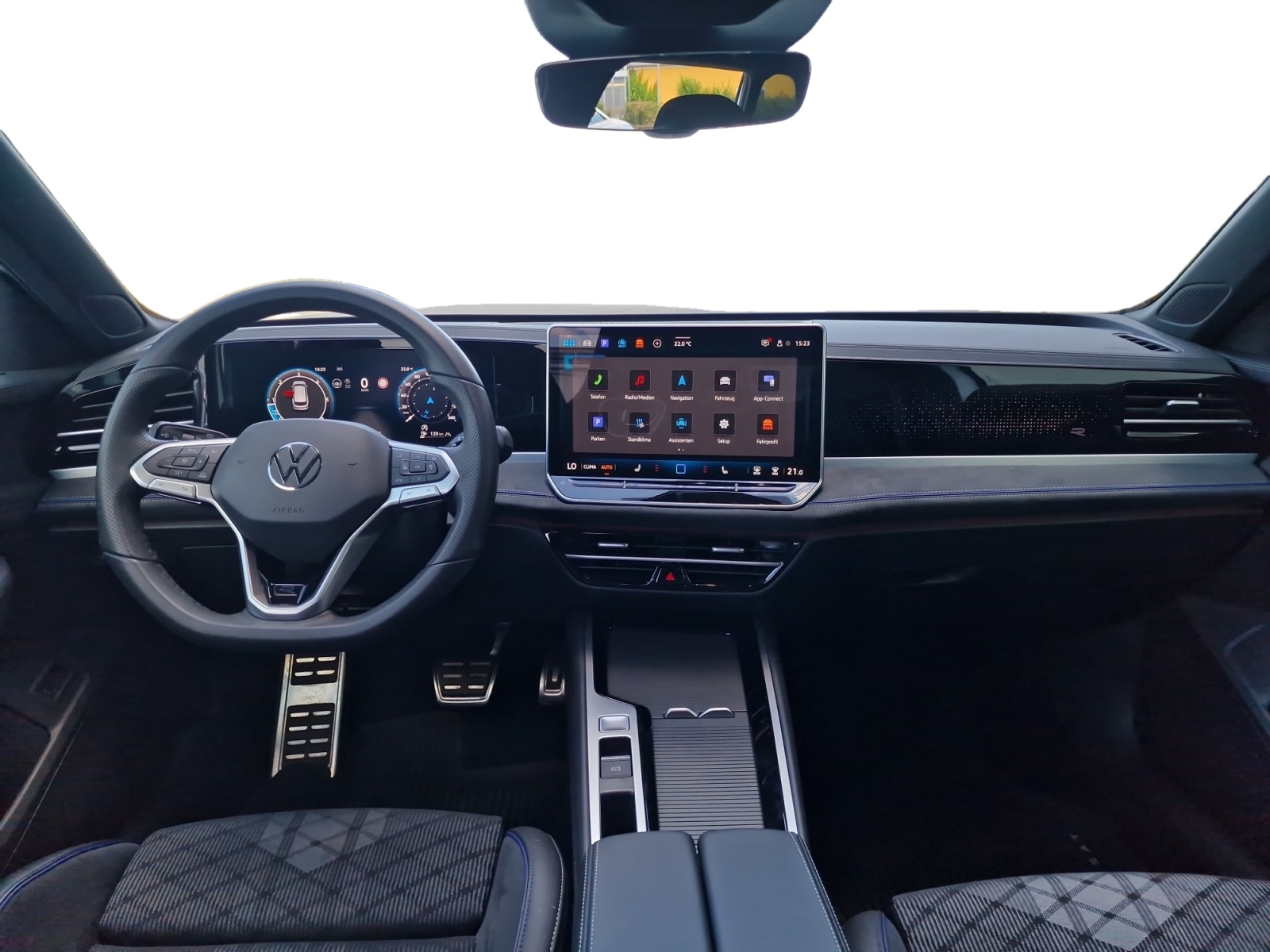 VW Passat 2.0 TDI R-Line 4Motion AHK-image-22