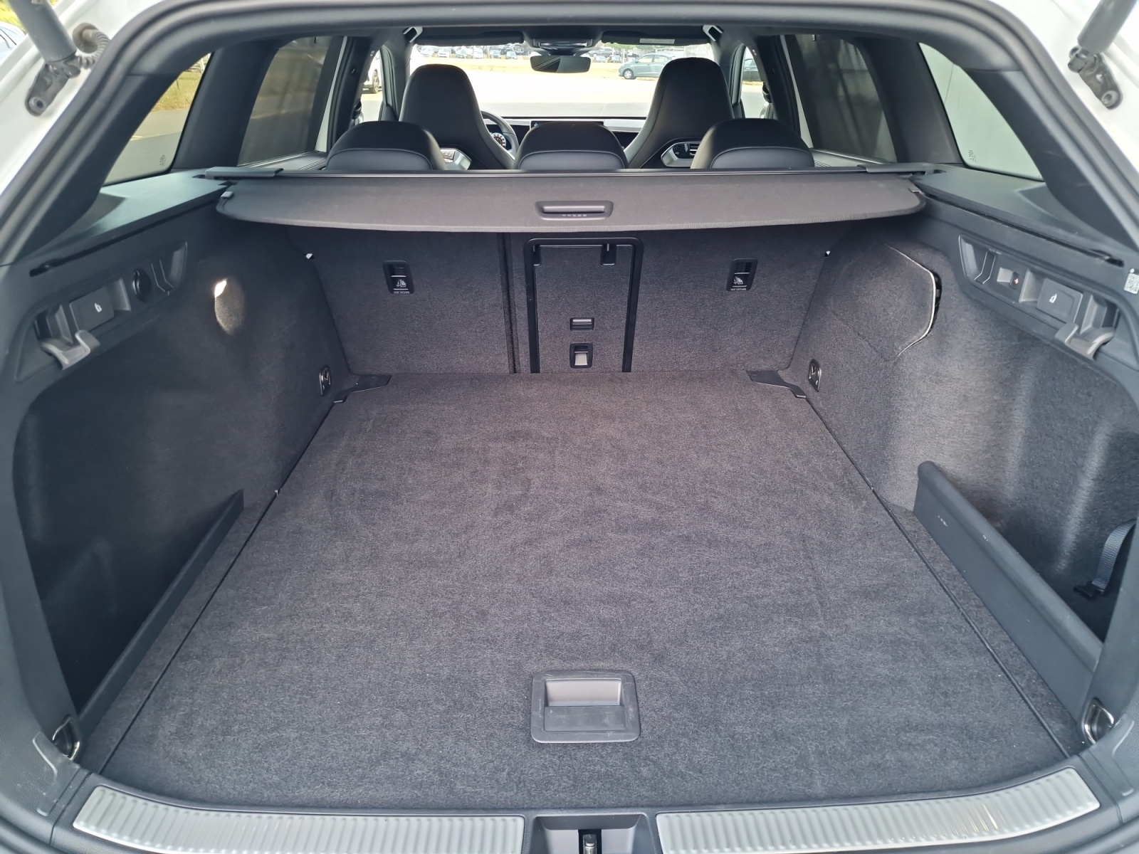 VW Passat 2.0 TDI R-Line 4Motion AHK-image-24