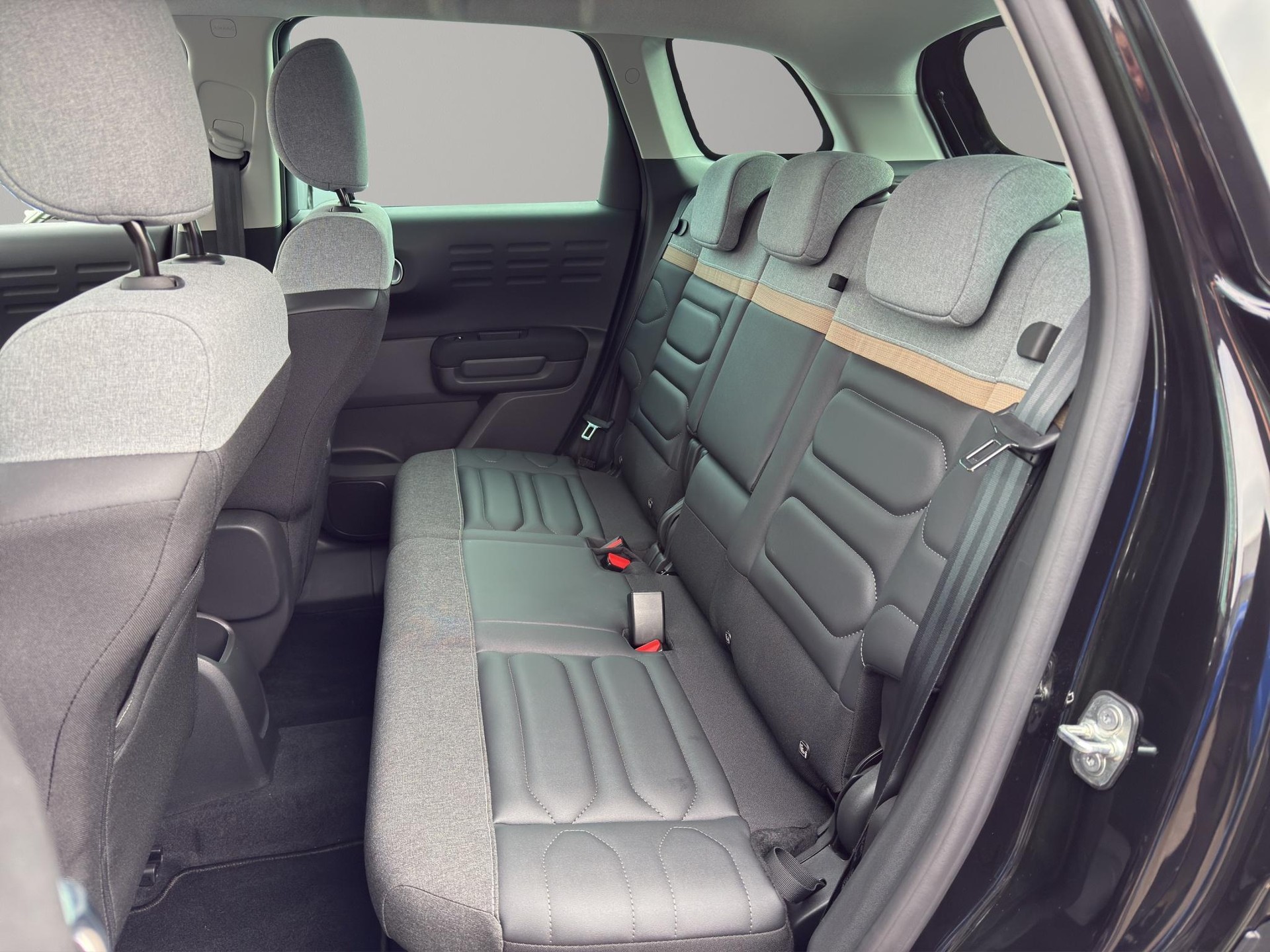 CITROEN C3 Aircross 1.2 PureTech 130 Swiss Edition-image-6