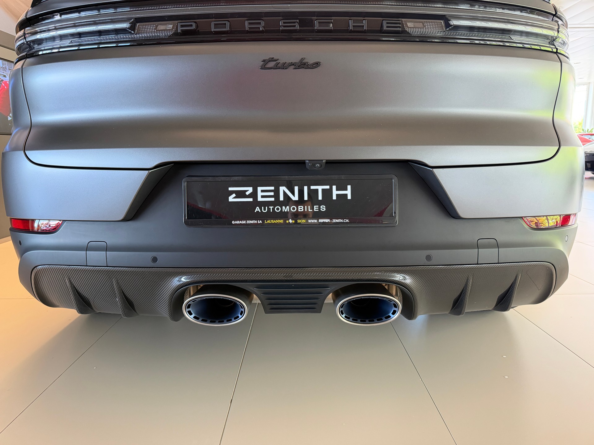 PORSCHE Cayenne Coupé Turbo E-Hybrid GT Tiptronic-image-9