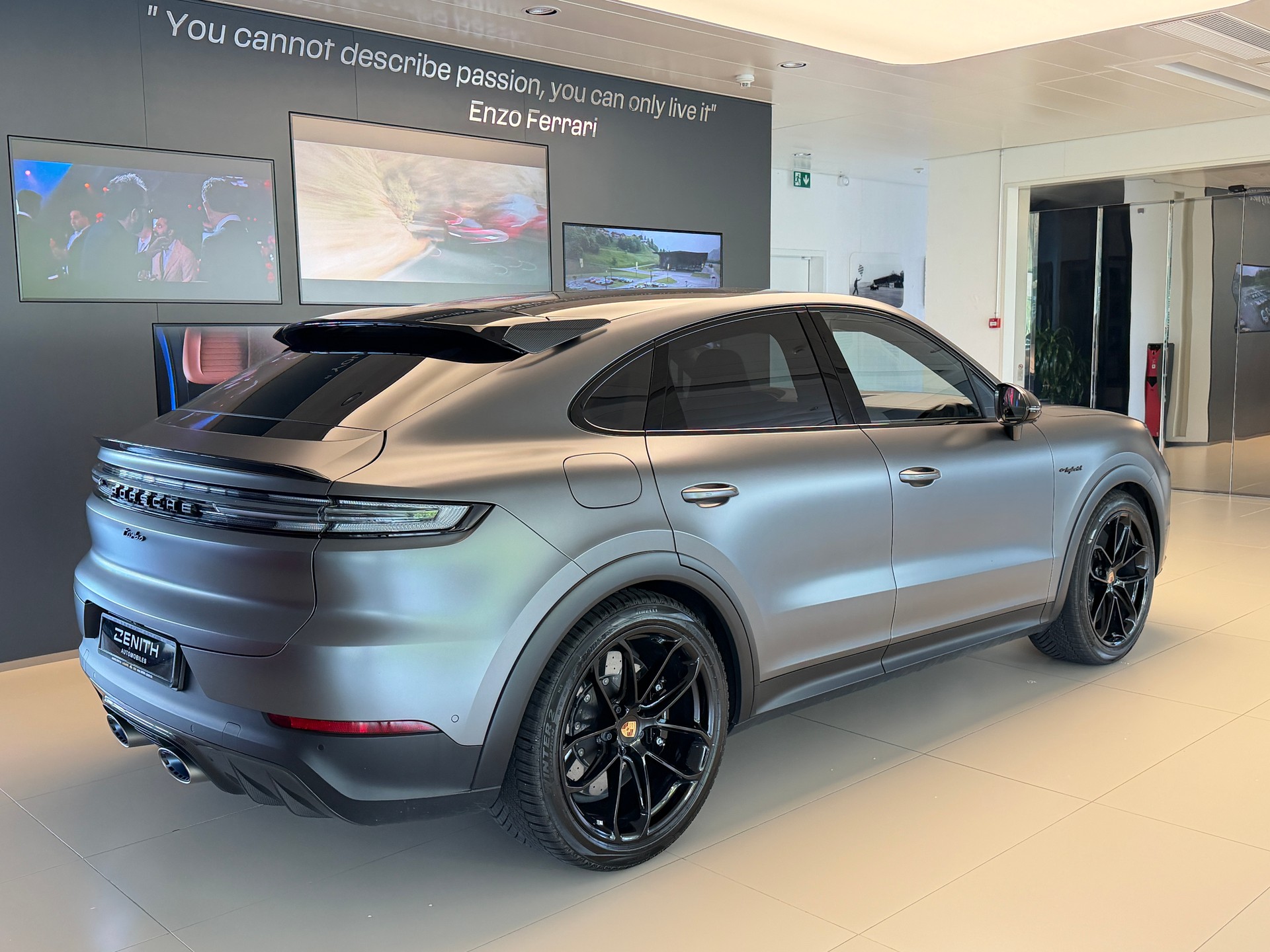 PORSCHE Cayenne Coupé Turbo E-Hybrid GT Tiptronic-image-4
