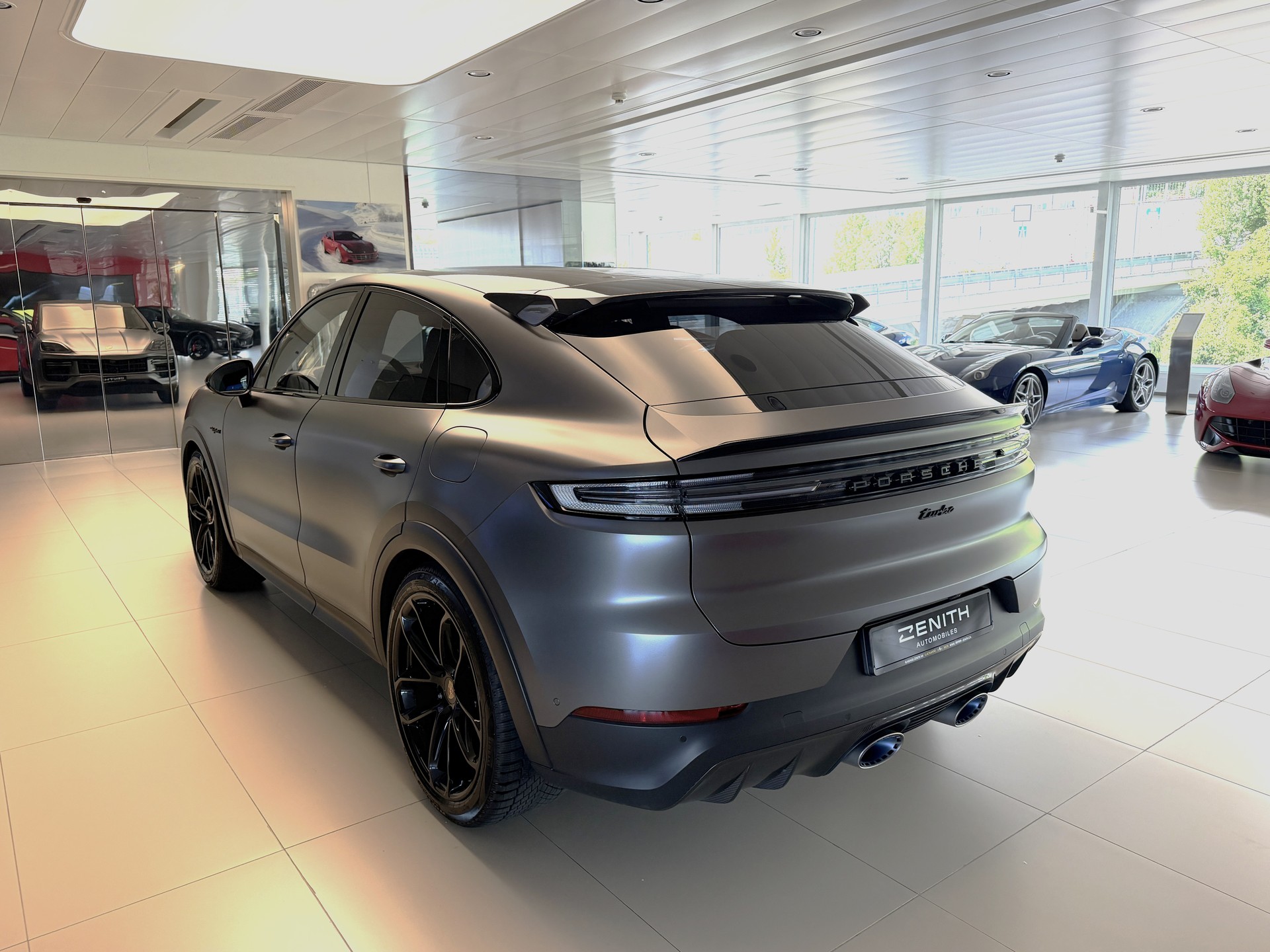 PORSCHE Cayenne Coupé Turbo E-Hybrid GT Tiptronic-image-6