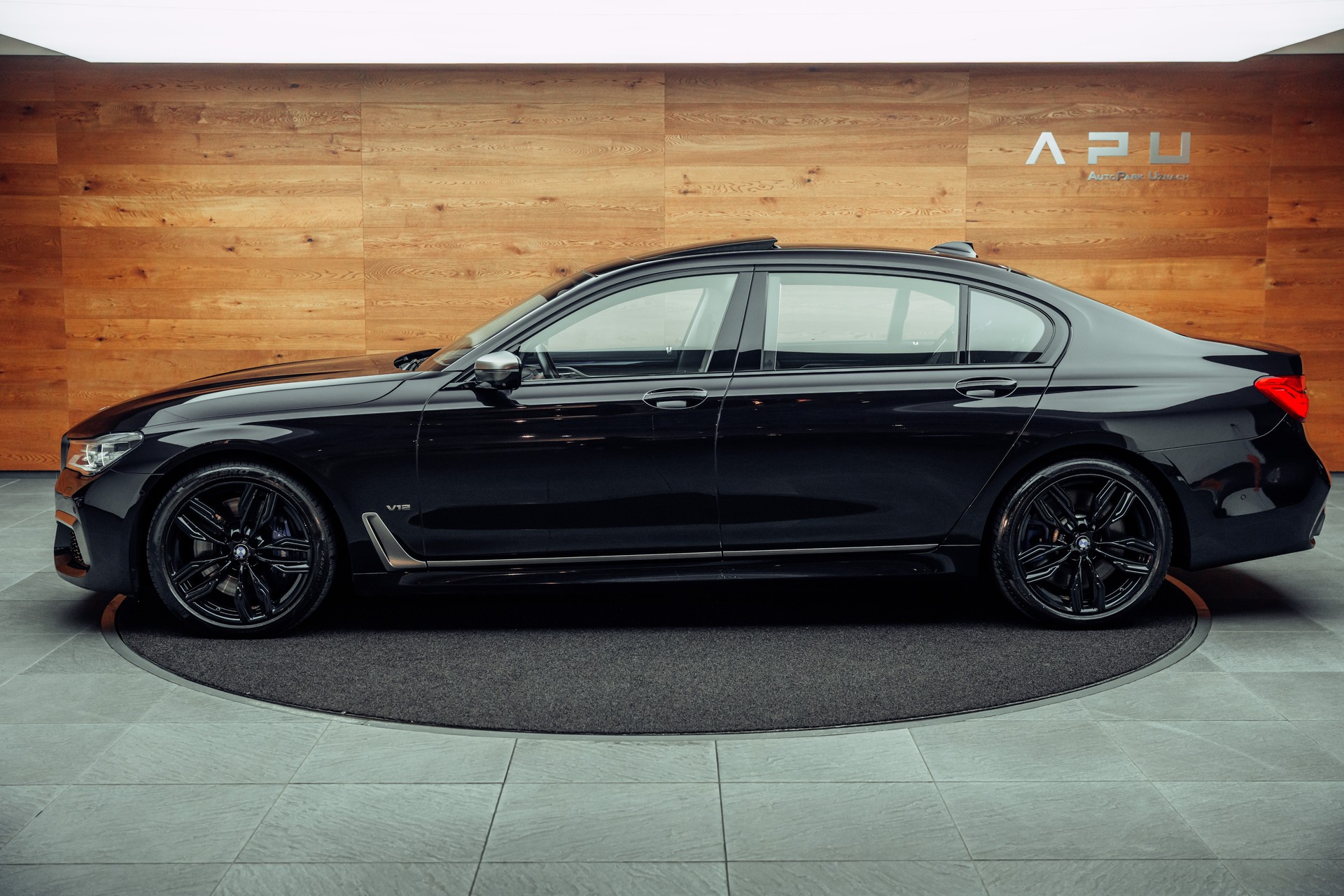 BMW M760Li xDrive Steptronic-image-9