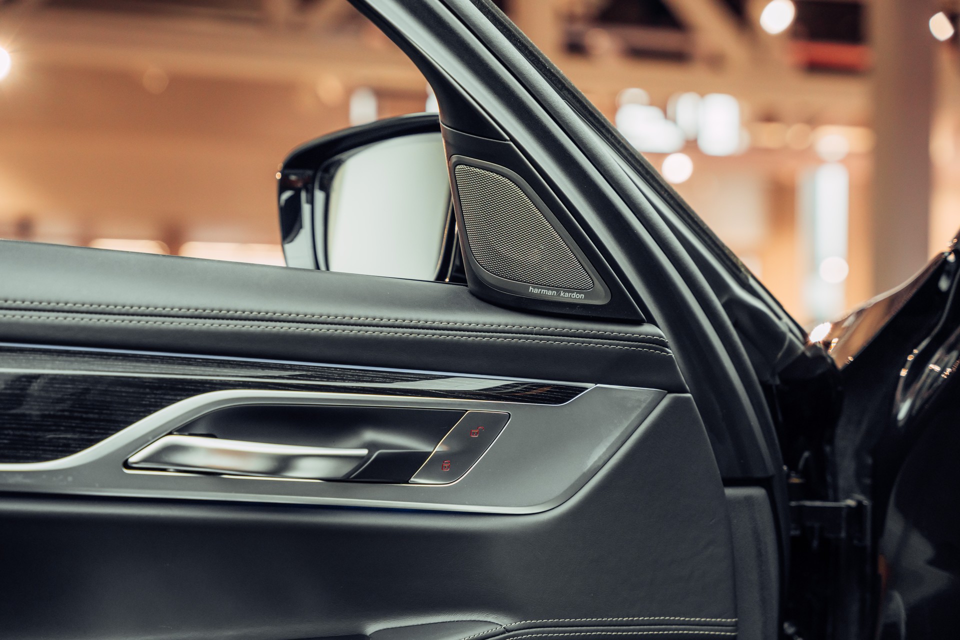BMW M760Li xDrive Steptronic-image-12