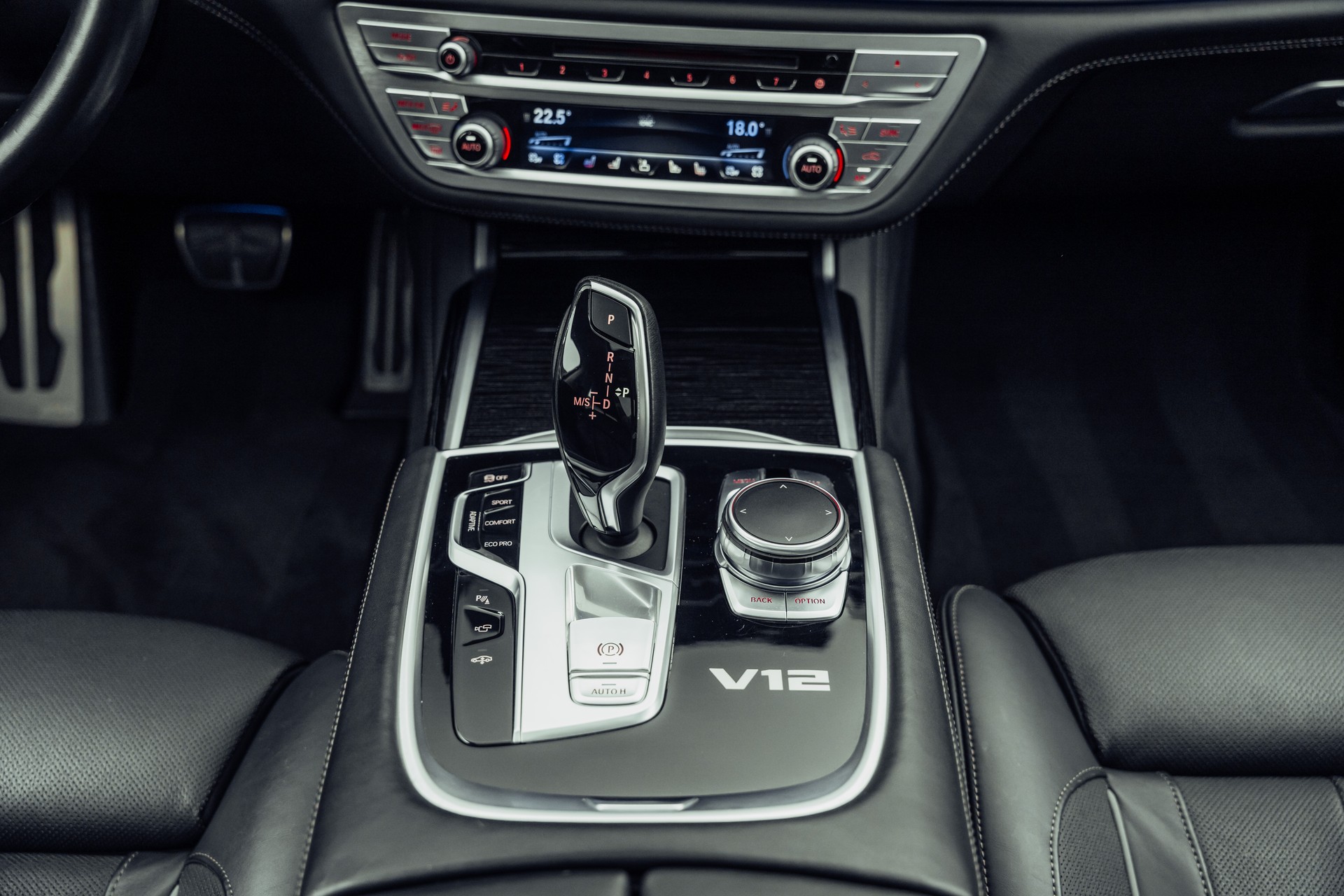 BMW M760Li xDrive Steptronic-image-19