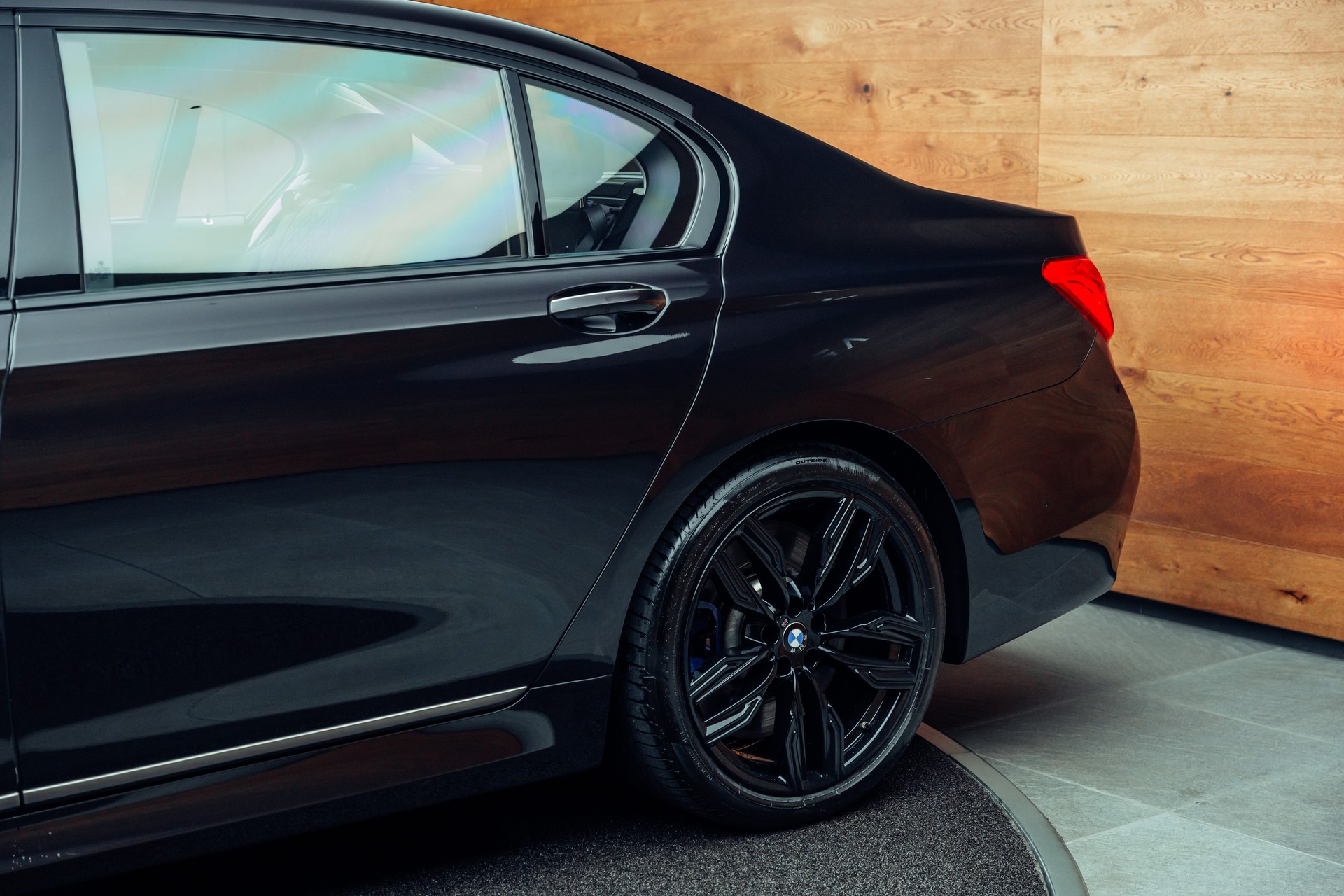 BMW M760Li xDrive Steptronic-image-27