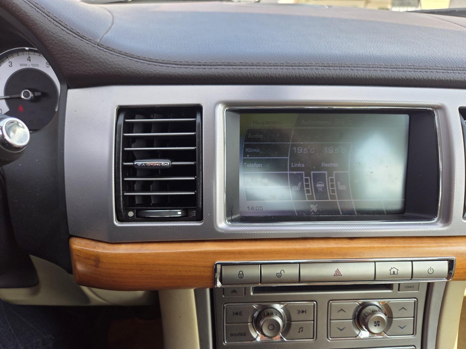 JAGUAR XF 3.0 V6 Luxury-image-5