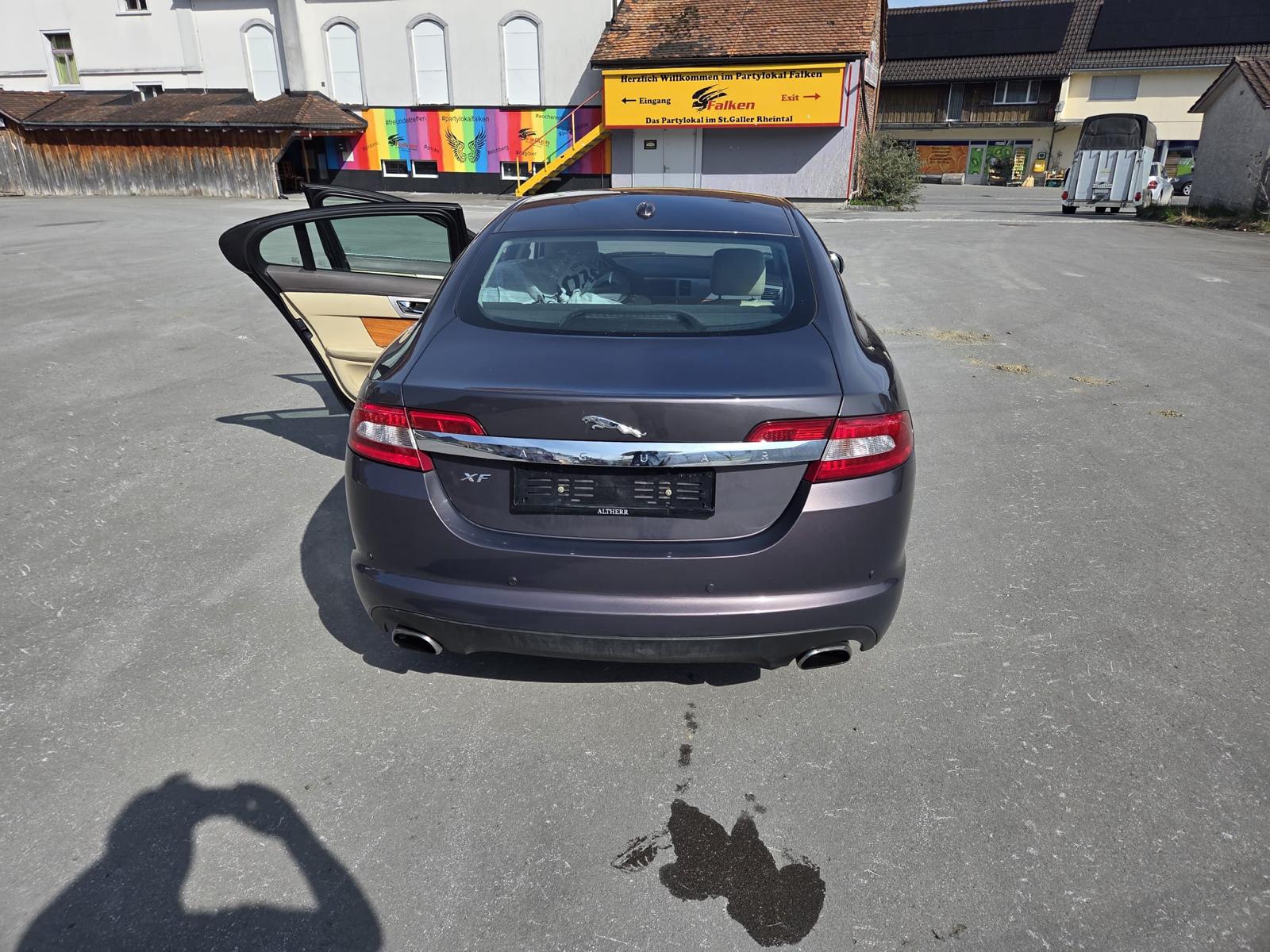 JAGUAR XF 3.0 V6 Luxury-image-3