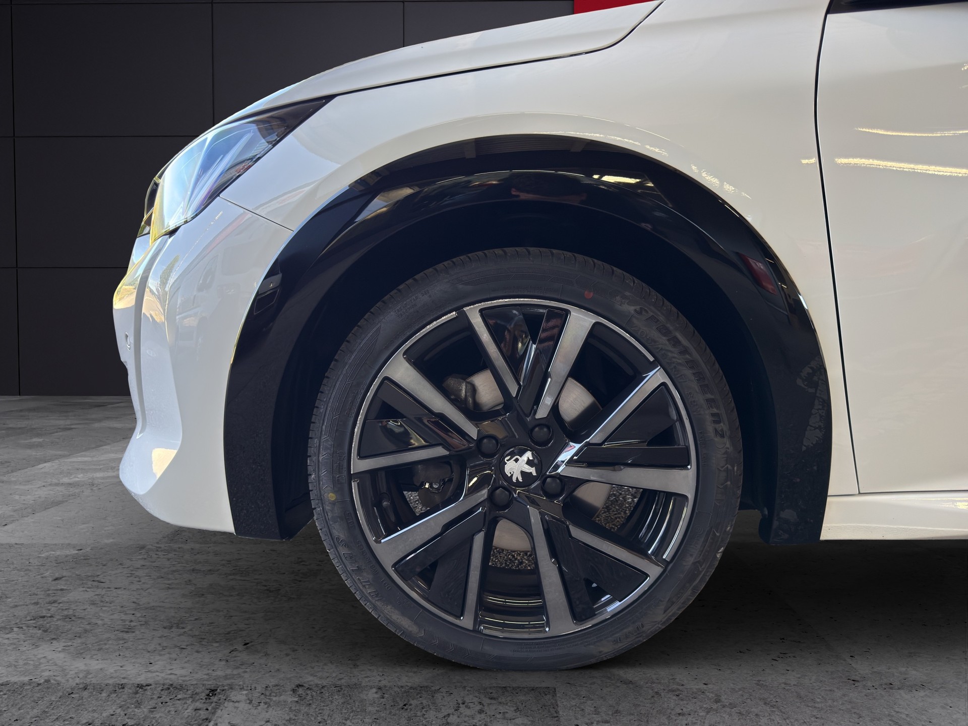 PEUGEOT 208 1.2 GT-image-3