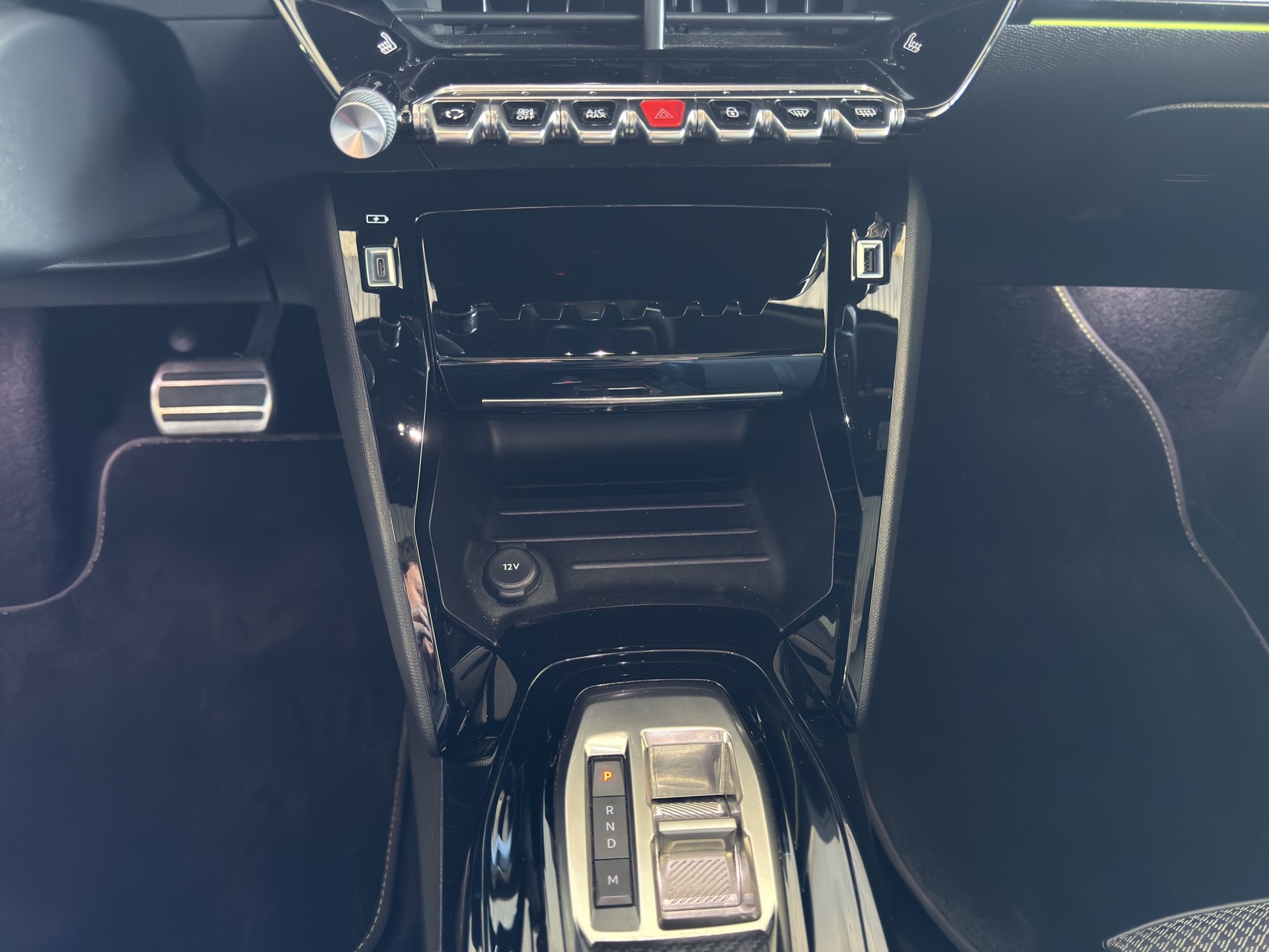 PEUGEOT 208 1.2 GT-image-9
