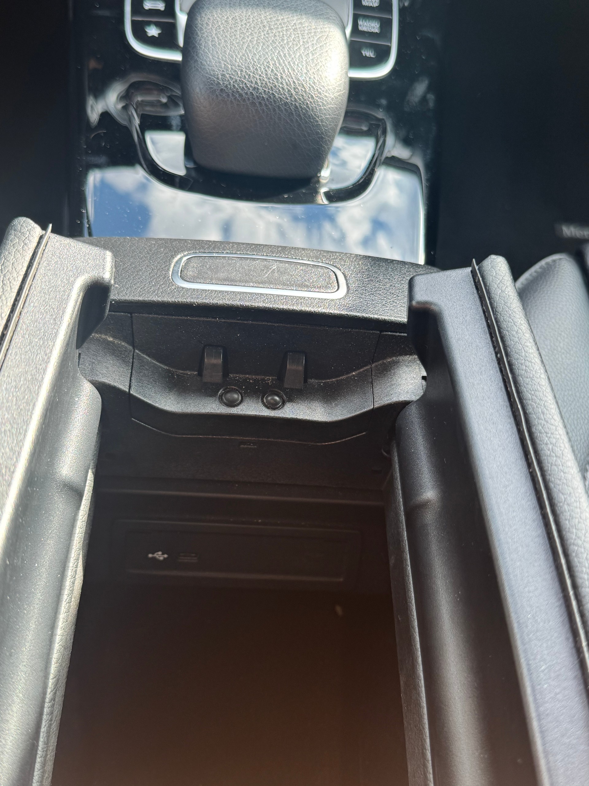 MERCEDES-BENZ CLA 200 Progressive 7G-DCT-image-14