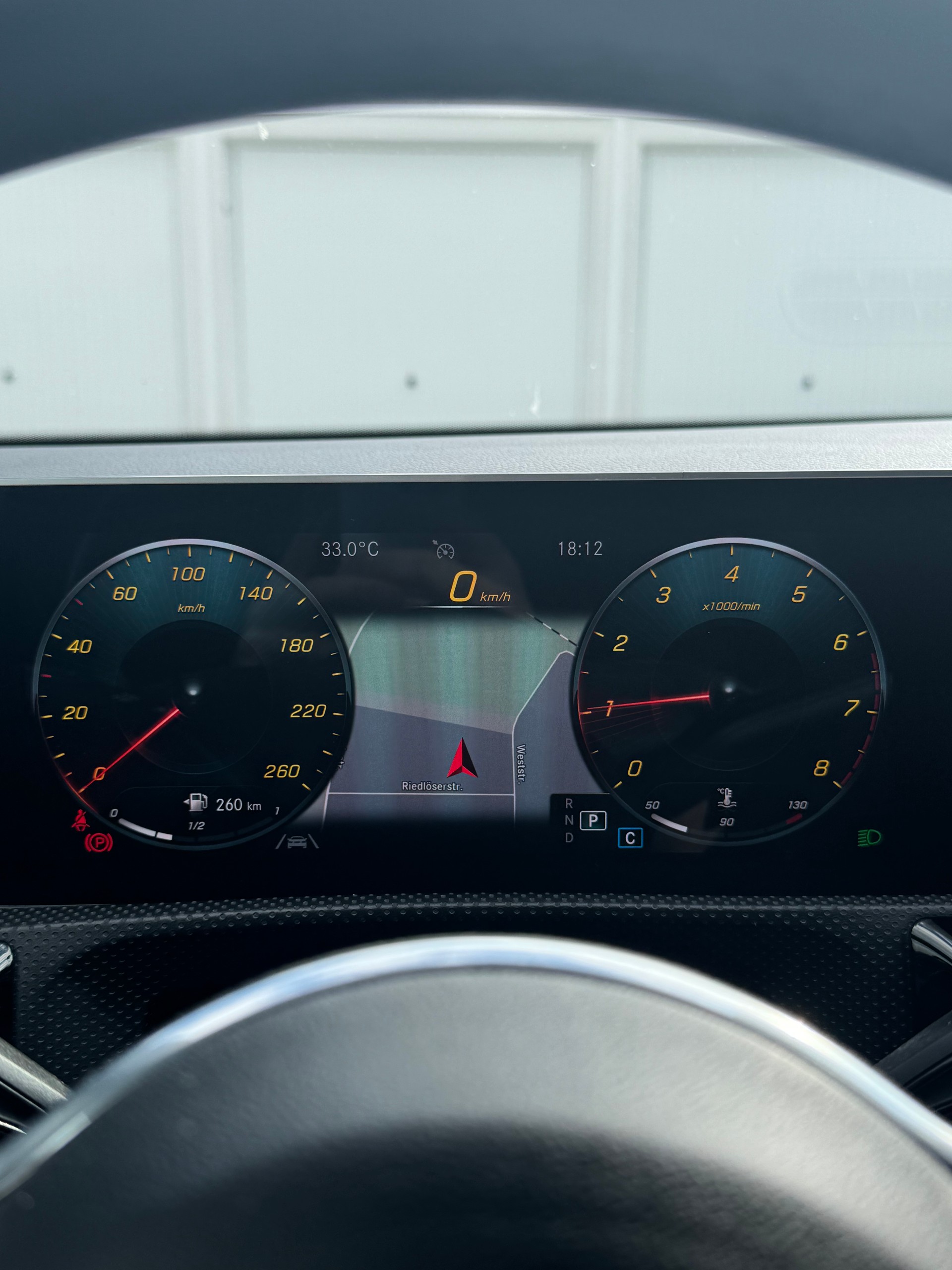 MERCEDES-BENZ CLA 200 Progressive 7G-DCT-image-11