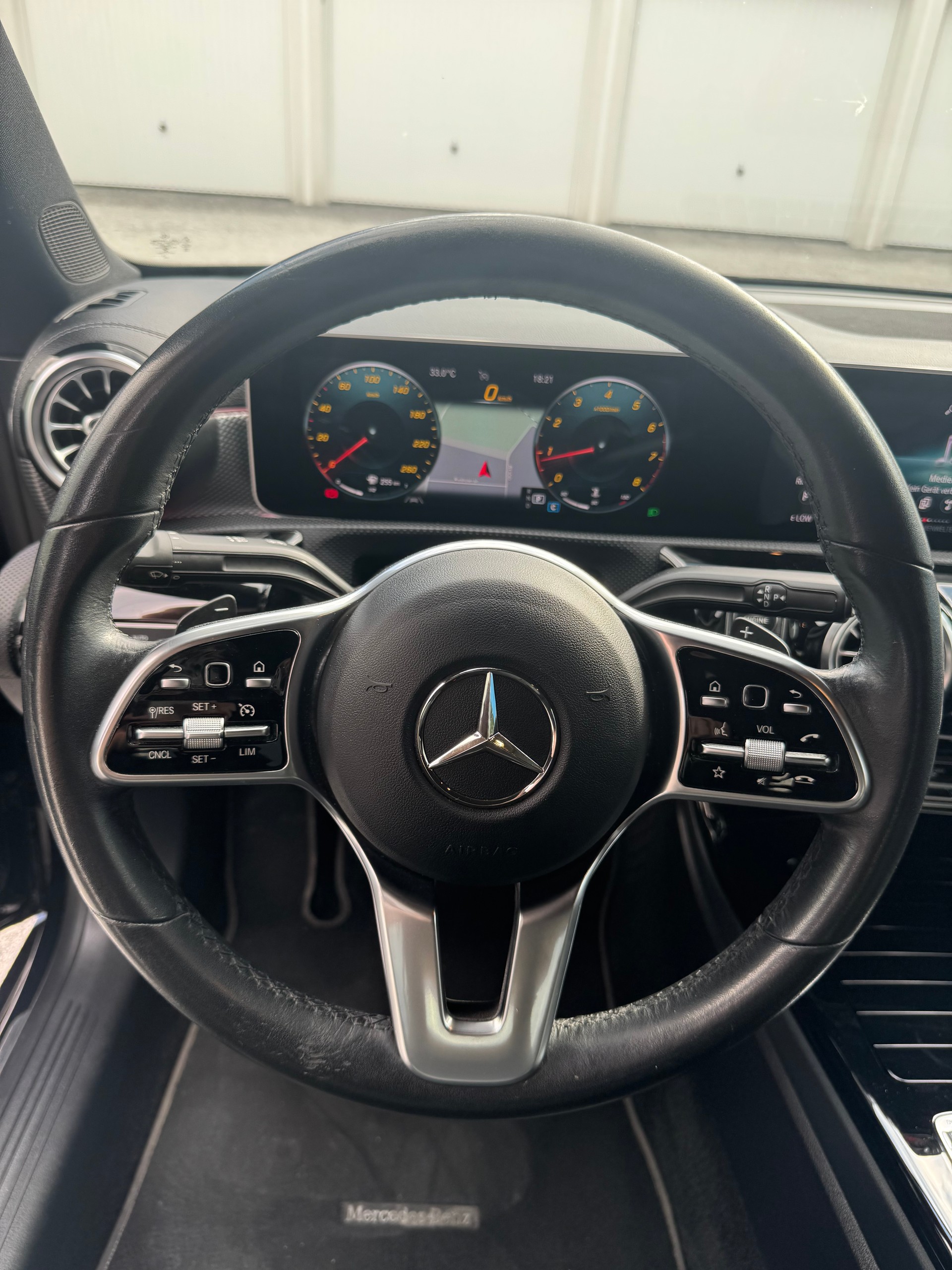 MERCEDES-BENZ CLA 200 Progressive 7G-DCT-image-10