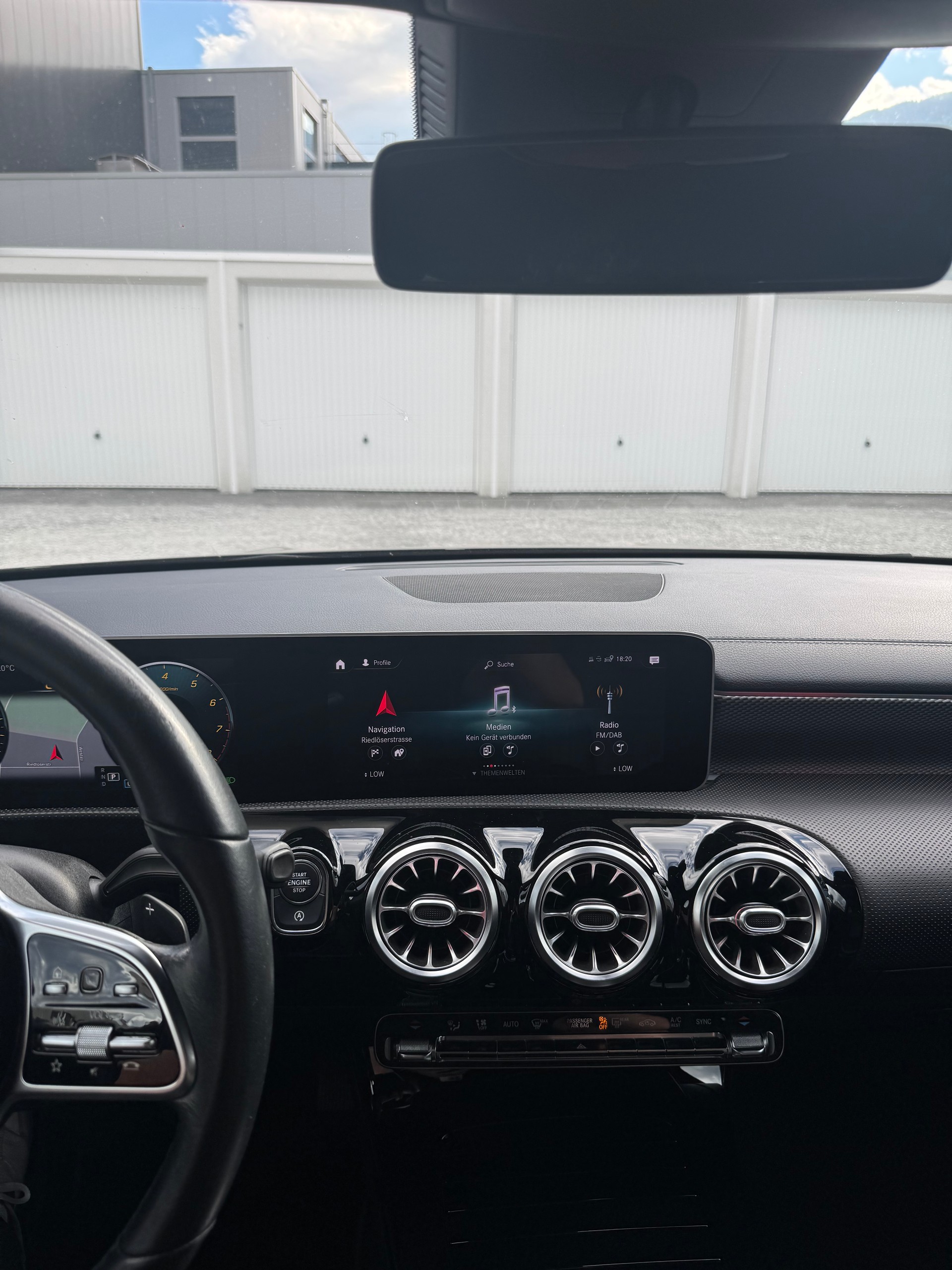 MERCEDES-BENZ CLA 200 Progressive 7G-DCT-image-15
