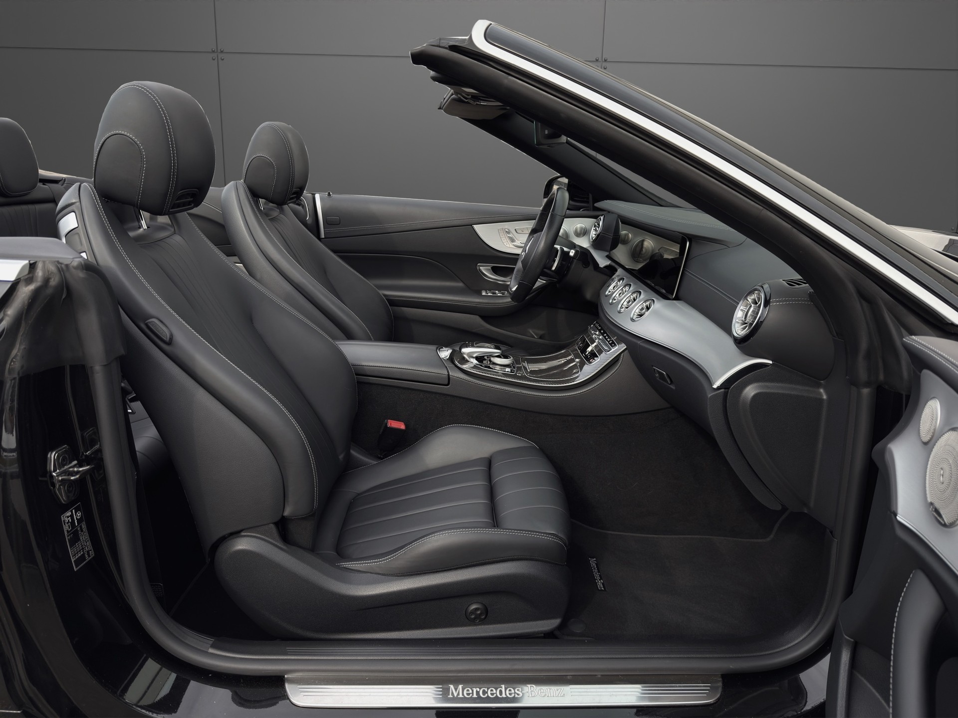 MERCEDES-BENZ E 450 Cabriolet 4Matic AMG Line 9G-Tronic-image-11