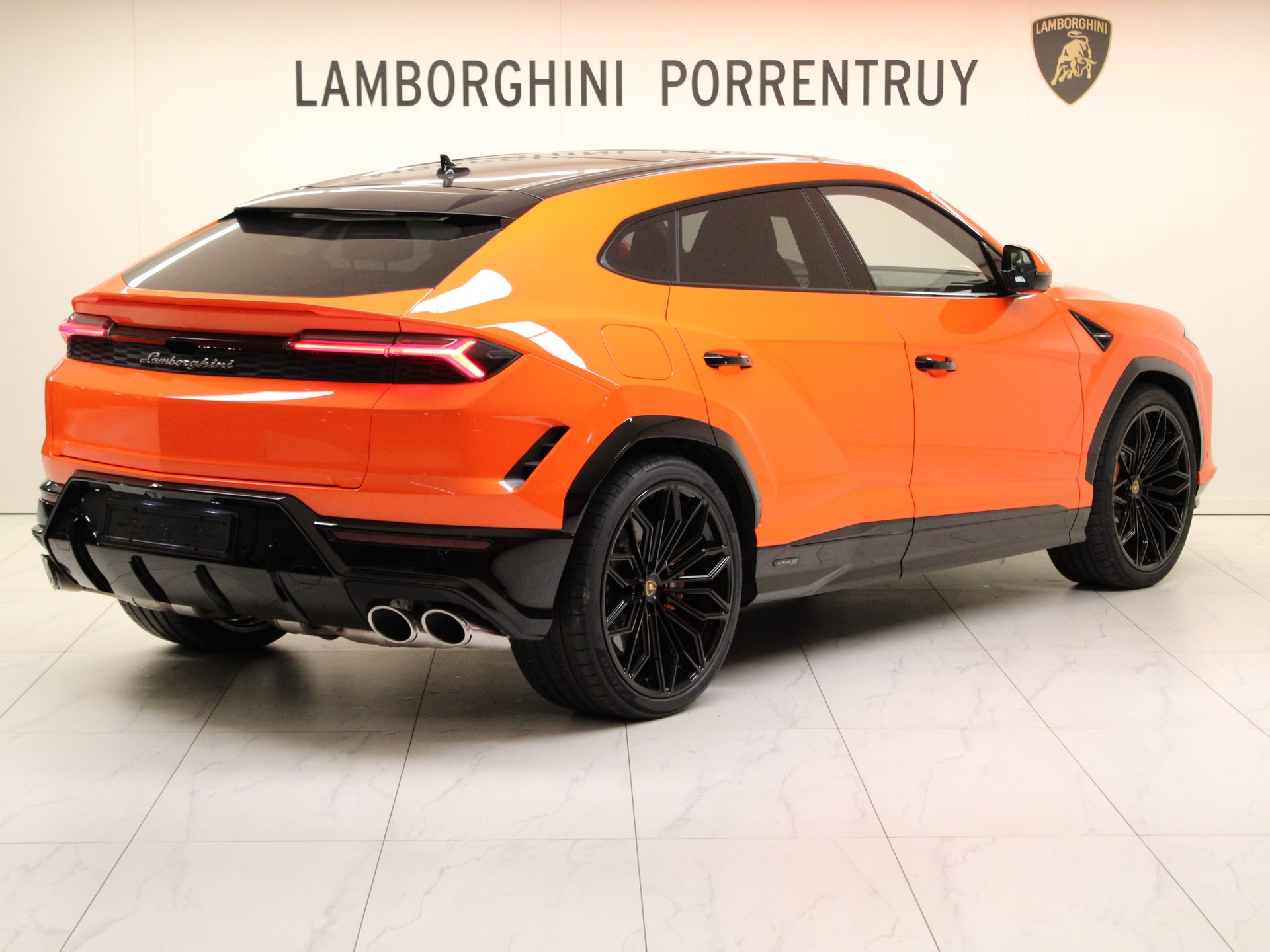 LAMBORGHINI Urus SE-image-2