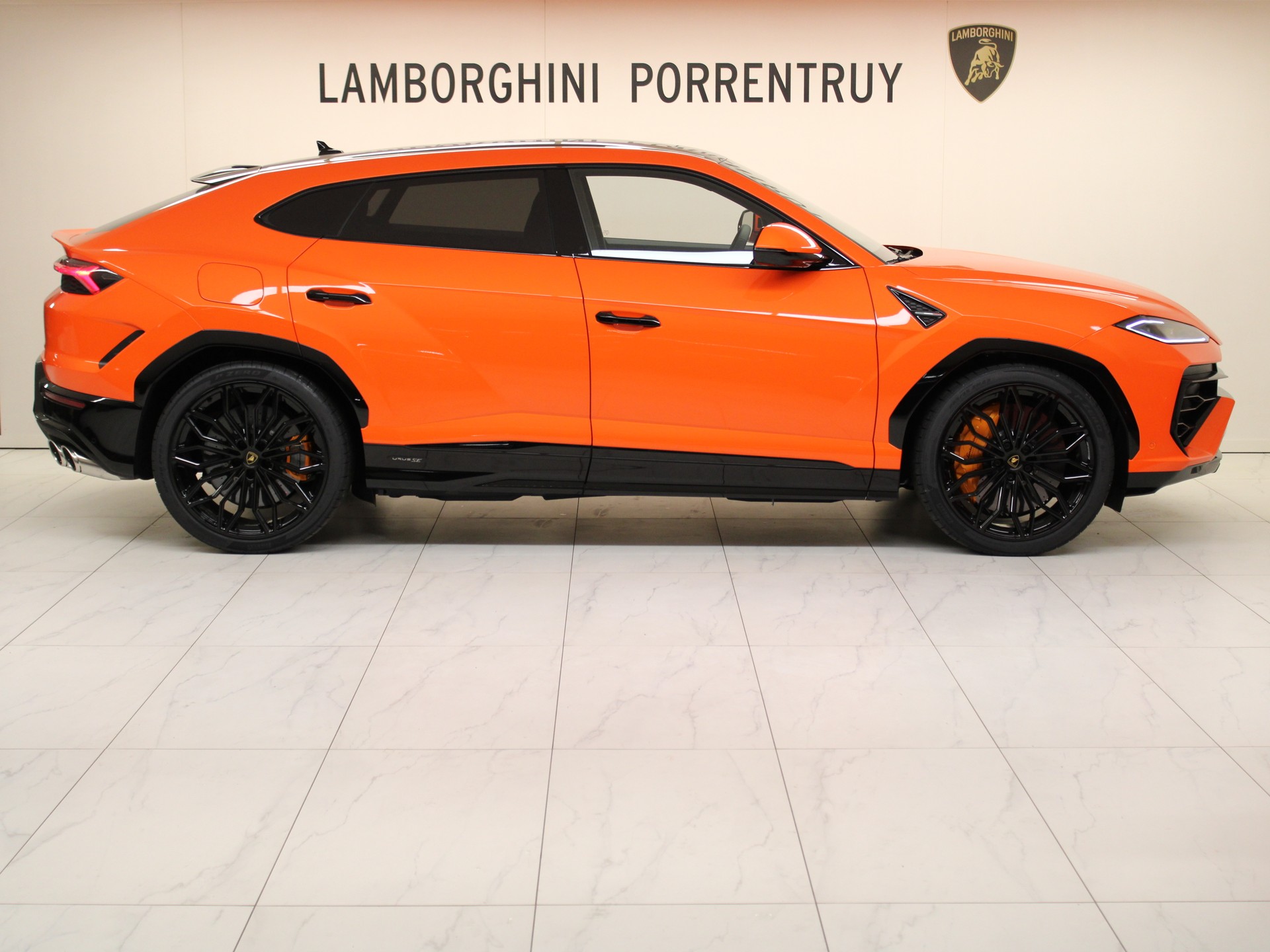 LAMBORGHINI Urus SE-image-1