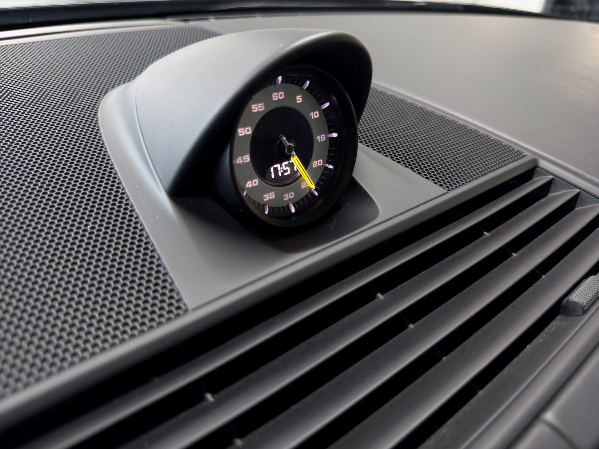 PORSCHE Panamera 4 E-Hybrid PDK-image-26