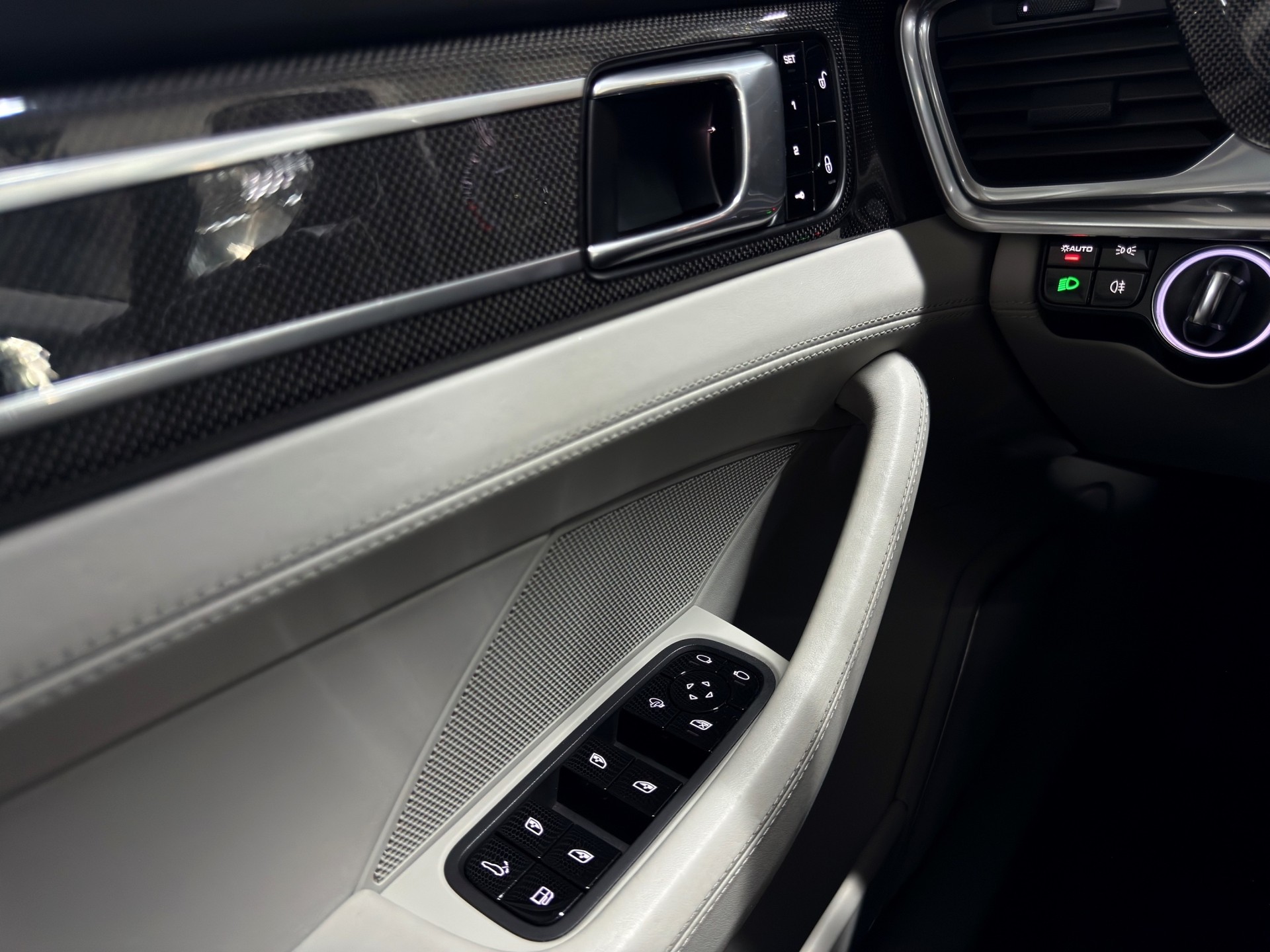 PORSCHE Panamera 4 E-Hybrid PDK-image-24