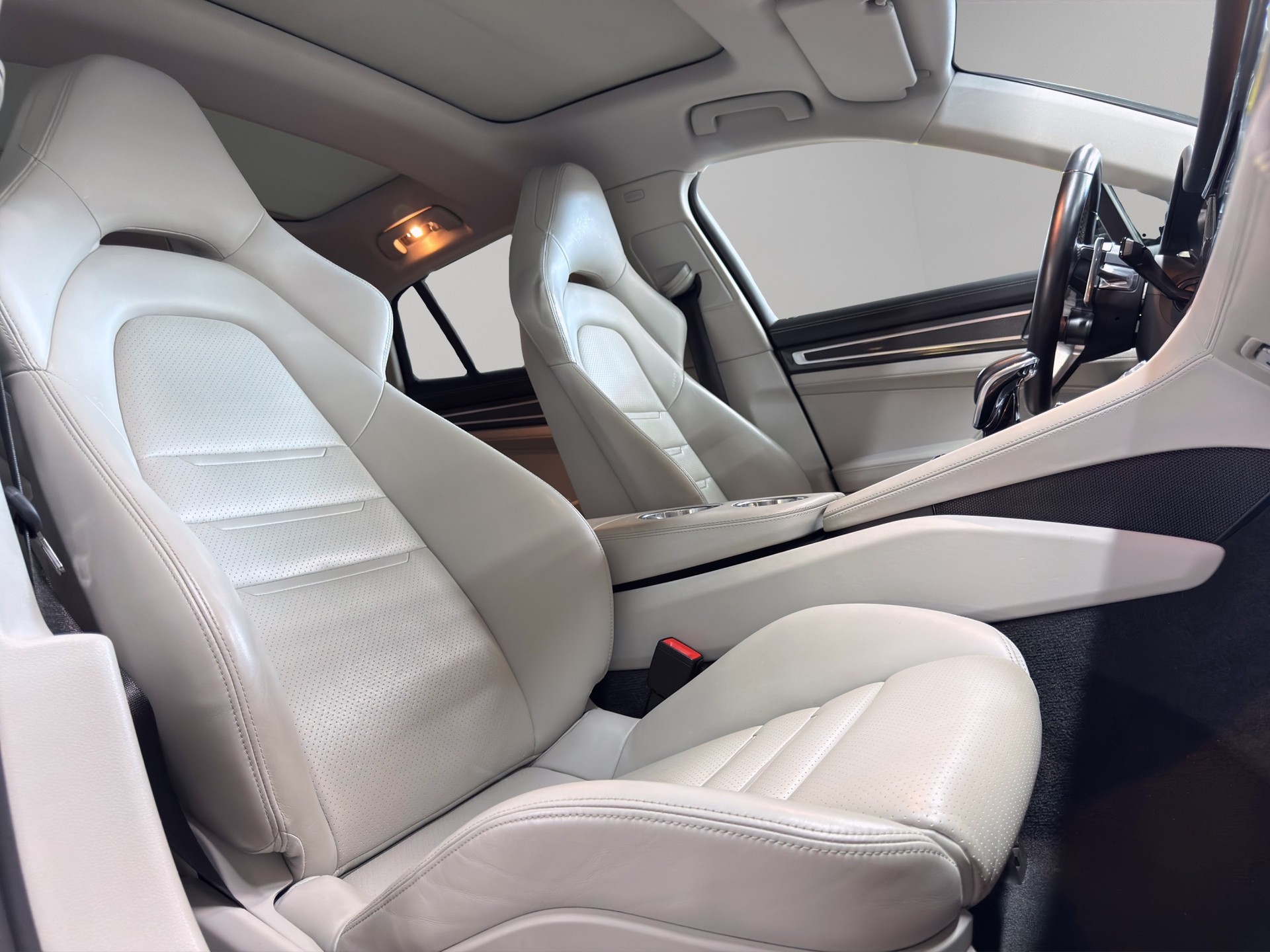 PORSCHE Panamera 4 E-Hybrid PDK-image-15