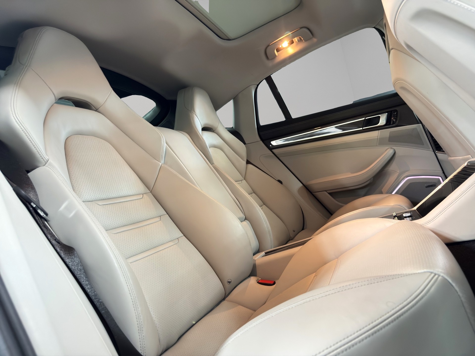 PORSCHE Panamera 4 E-Hybrid PDK-image-16