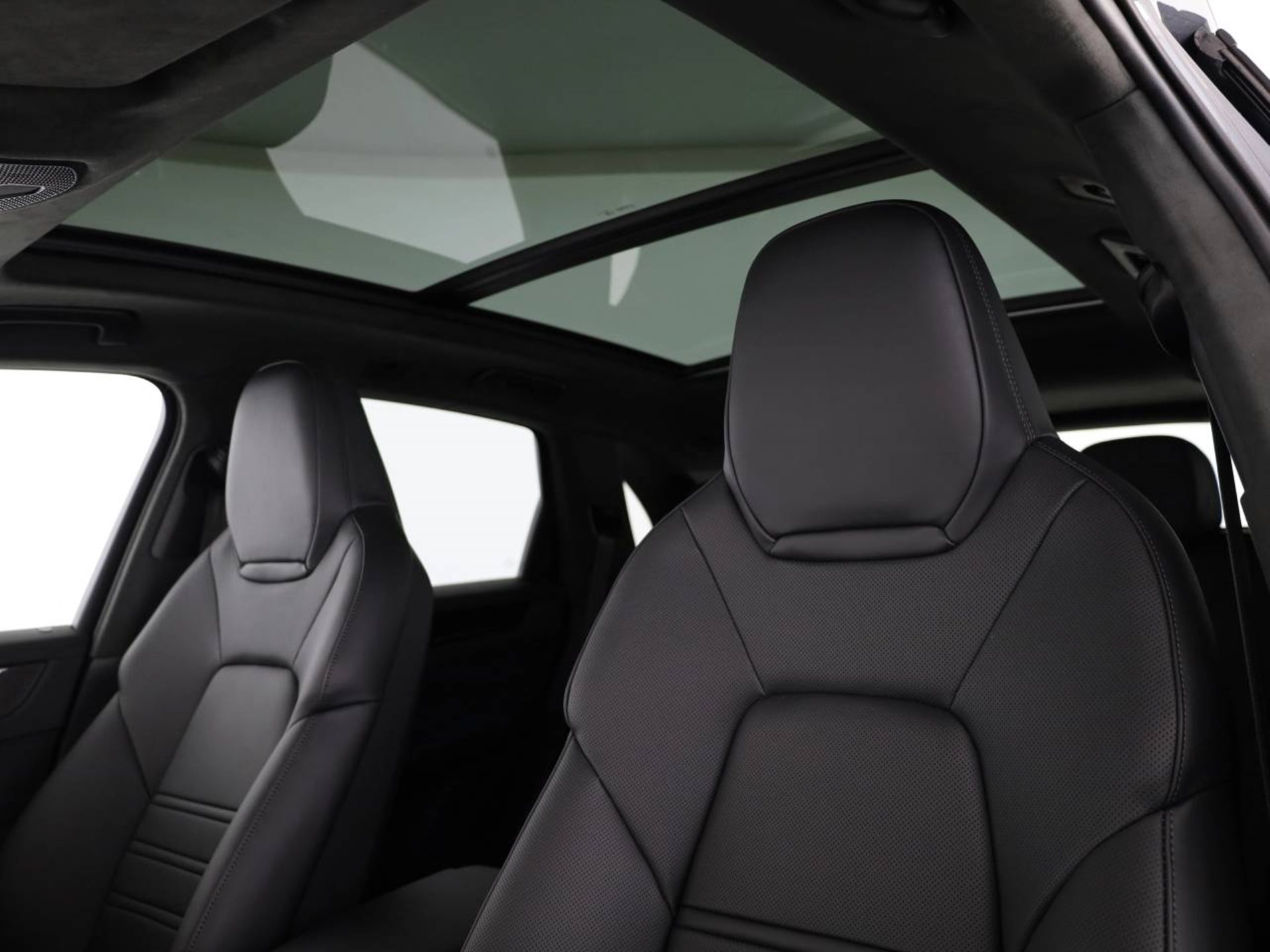PORSCHE Cayenne GTS-image-19