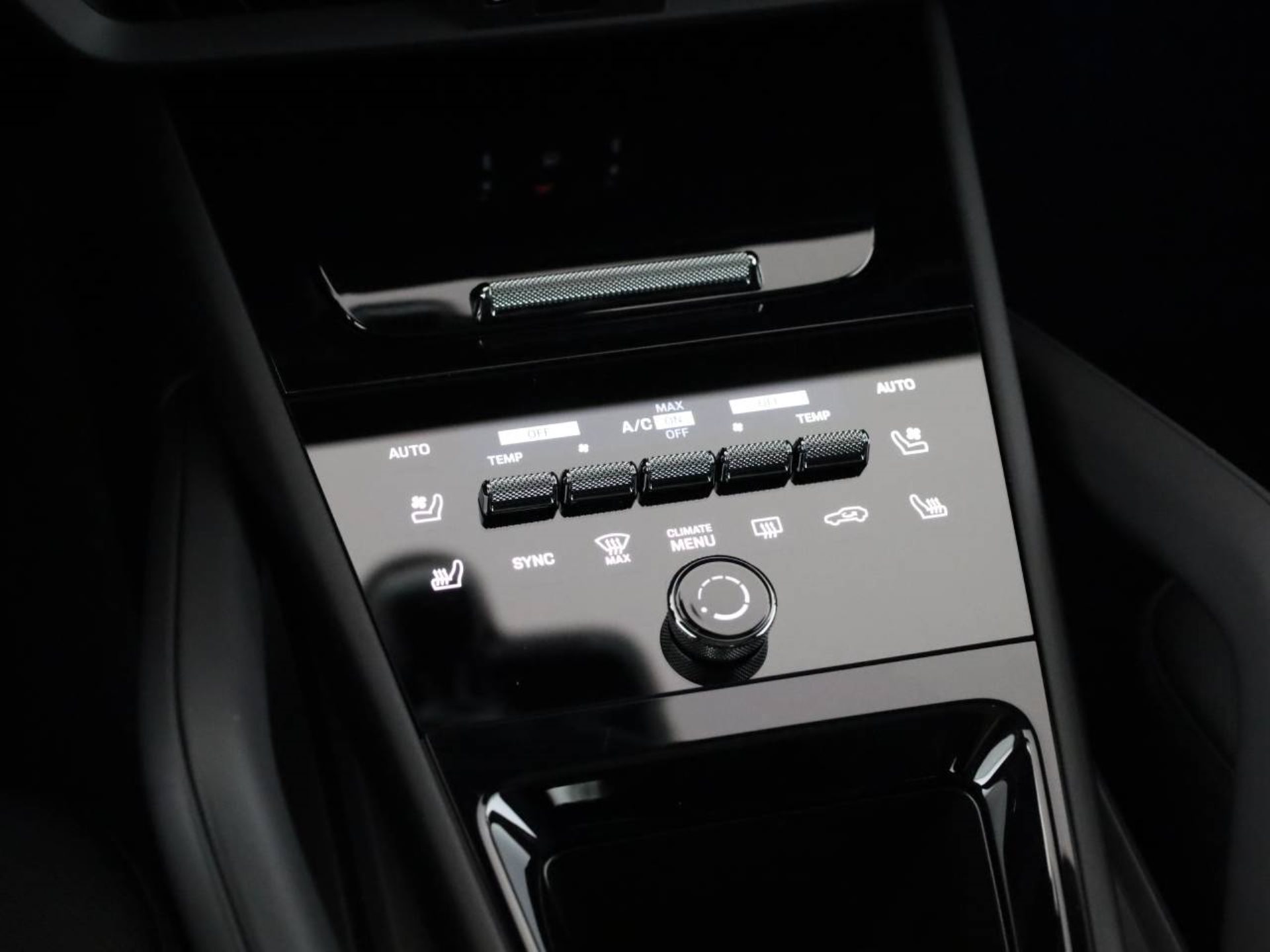 PORSCHE Cayenne GTS-image-11