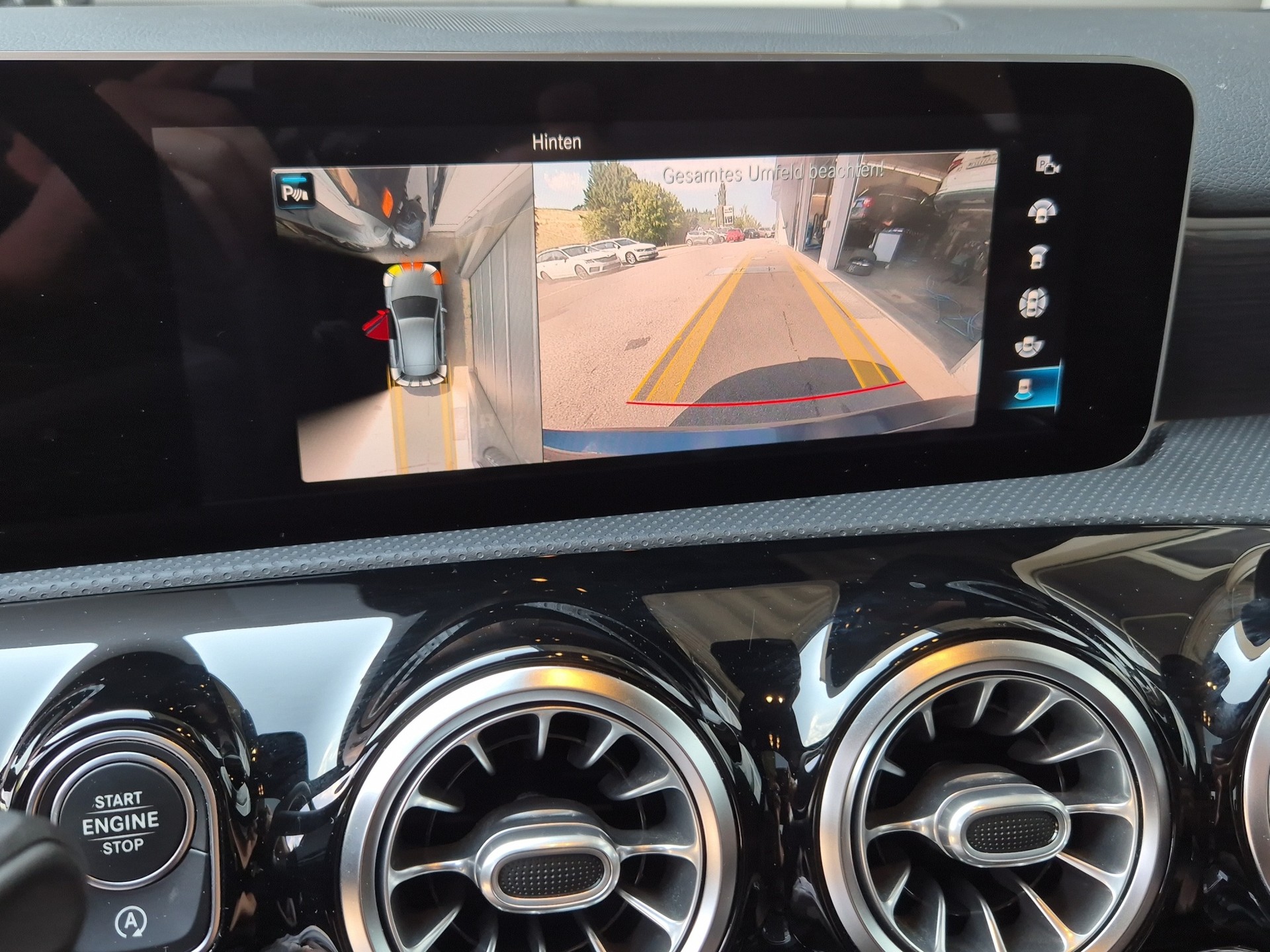 MERCEDES-BENZ A 200 Progressive 7G-DCT-image-17
