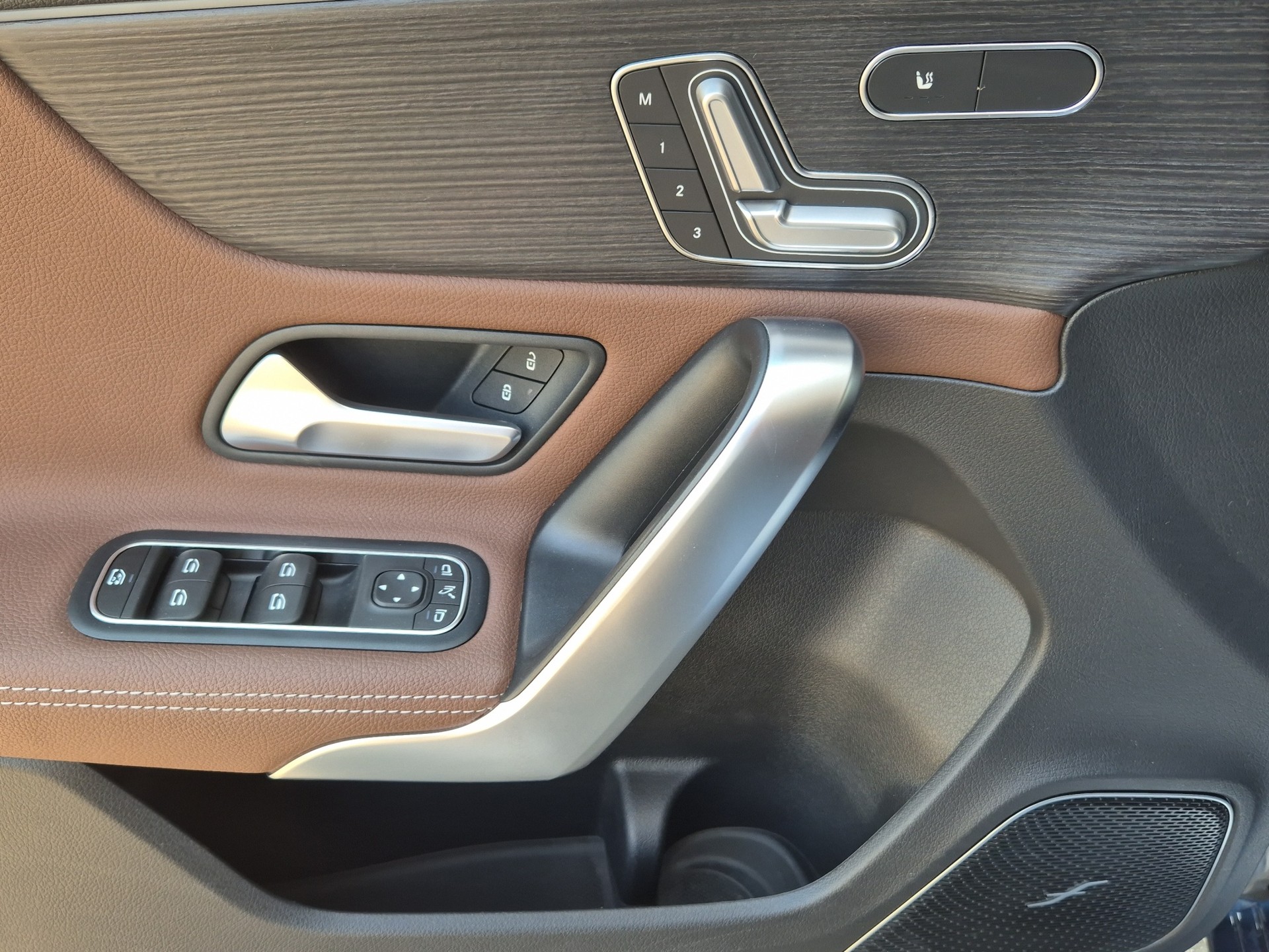 MERCEDES-BENZ A 200 Progressive 7G-DCT-image-8