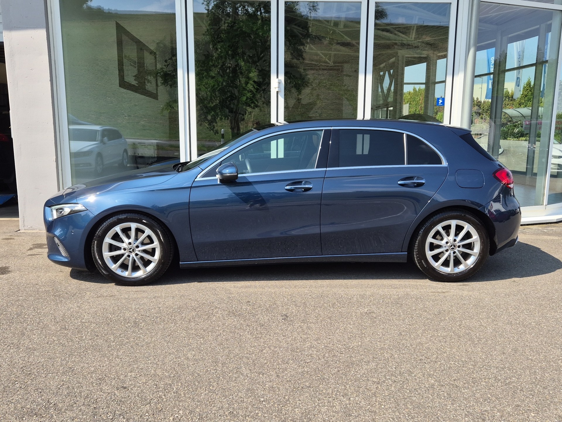 MERCEDES-BENZ A 200 Progressive 7G-DCT-image-2