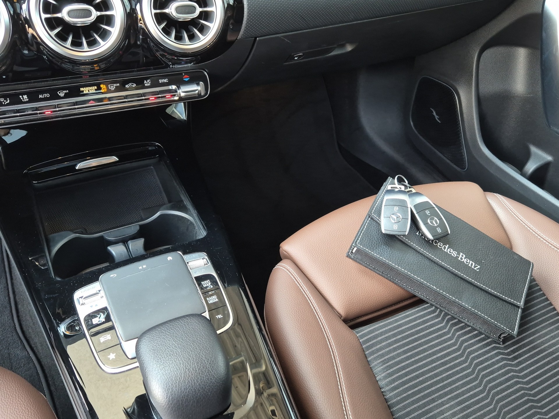 MERCEDES-BENZ A 200 Progressive 7G-DCT-image-16
